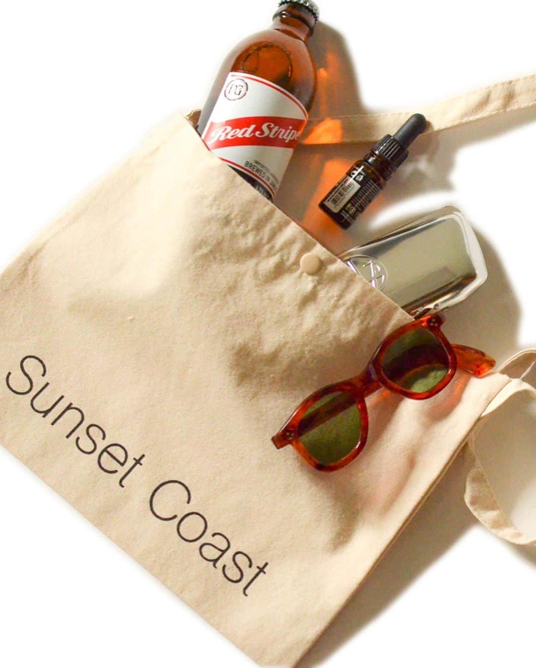KENNY（吉原健司）さんのインスタグラム写真 - (KENNY（吉原健司）Instagram)「マイメンがやってる @sunsetcoast_official より、 本日21:00からベーシックロゴTの再販とサコッシュの販売がスタートするそうです！よかったらフォローしてな🤙🏾 follow @sunsetcoast_official #sunset_co」7月5日 21時06分 - kenny_yoshihara