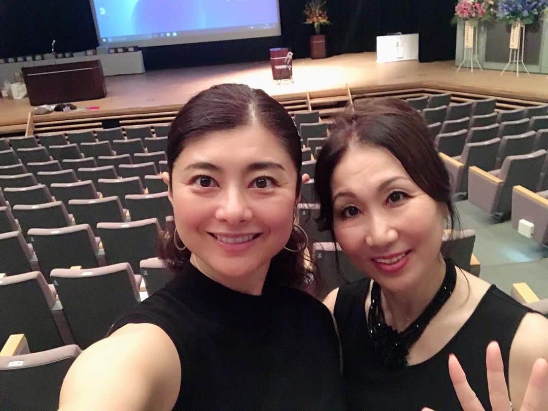 間々田佳子さんのインスタグラム写真 - (間々田佳子Instagram)「北海道の北見に来ています！ 明日は北海道のヨガスクール 「ヘルスアップヨガカンパニー」の式典で顔ヨガします。 恵美さん30周年おめでとうございます！  #顔ヨガ #顔ヨガ間々田佳子 #顔ヨガインストラクター北海道恵美さん」7月5日 21時24分 - yoshiko.mamada