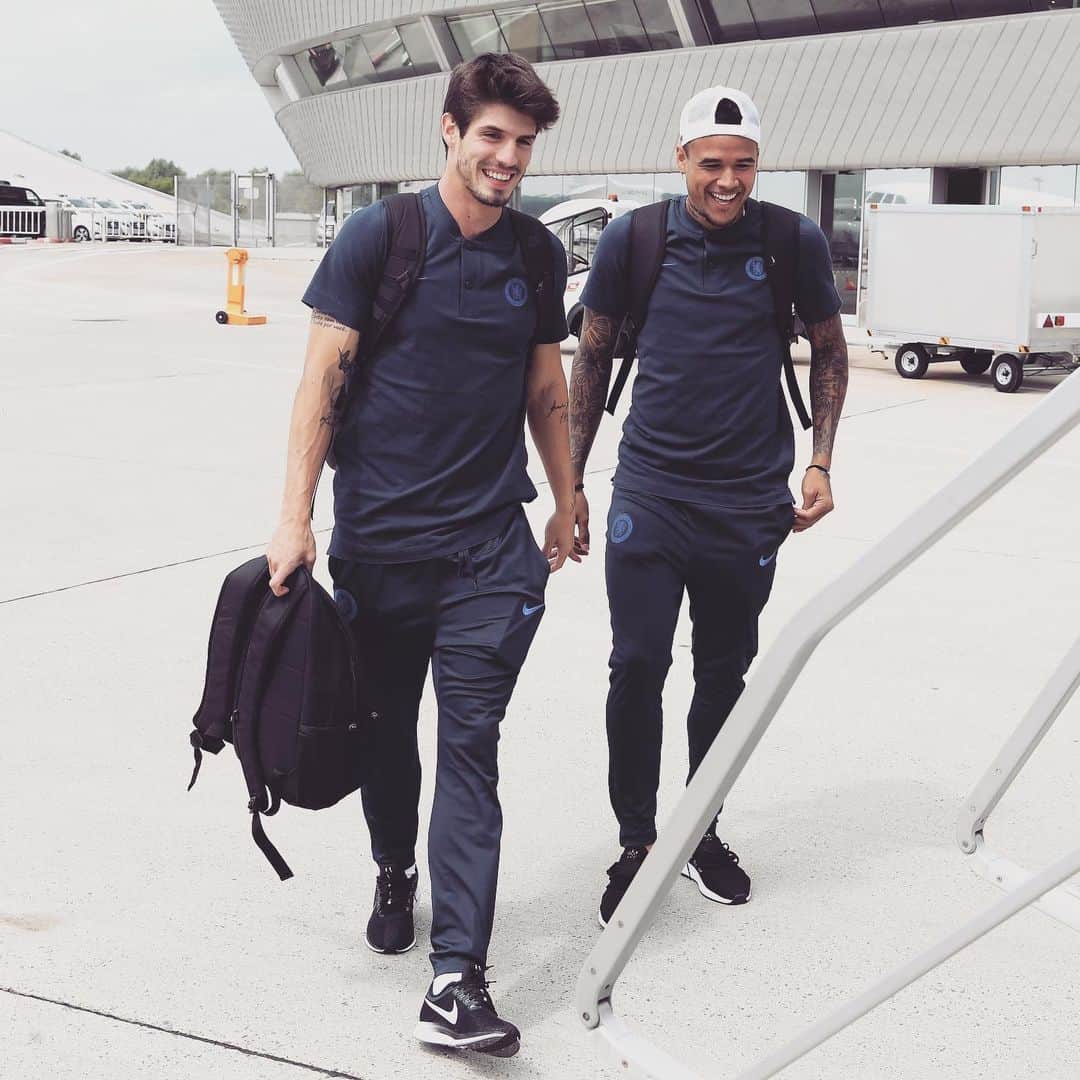 グスタヴォ・ルーカス・ドミンゲス・ピアソンのインスタグラム：「Pre season about to start. Off to Dublin 😁💪🏼」
