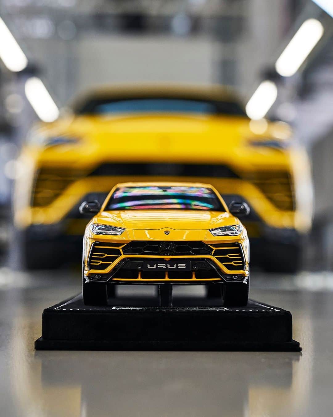 ランボルギーニのインスタグラム：「Our new Lamborghini paint shop reflects the way we bring art, creativity and customization to a new level. We're celebrating its opening with this new Automobili Lamborghini Urus 1:43 scale collector’s model: buy it now!  #Lamborghini #Urus #SinceWeMadeItPossible #LamborghiniStyle #CreatedToCreate #LamborghiniPaintShop」