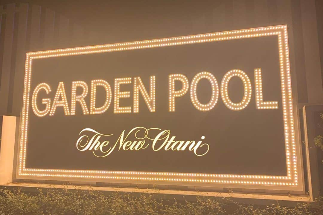 ANNA さんのインスタグラム写真 - (ANNA Instagram)「HOTEL NEW OTANI GARDEN POOL SUMMER 2019 OPENING POOL PARTY 🏊‍♀️🏝・ ・ ニューオータニのナイトプールパーティへ行ってきました✨・ 今年も更に素敵だった〜✨・ ・  クリエイティブのみなさんにも久しぶりにお会い出来て嬉しかったです😌✨・ ・ そして朝からとてもハードな1日だったから、1日の終わりにこんなキラキラな場所で過ごせて幸せだったぁ〜🥺✨・ ・  ありがとうございましたっ✨・ ・ 夏の間に又来ようっと😁✨・ ・ ・  #hotelnewotani #nightpool」7月5日 21時31分 - anna_flare