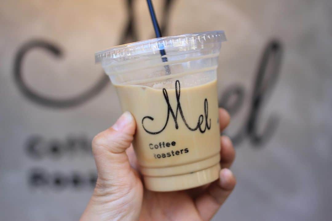 Mel Coffeeさんのインスタグラム写真 - (Mel CoffeeInstagram)「Friday 🎉 今週も お疲れ様でした！  週末に是非 美味しいコーヒー飲みにお越しくださいね。  カフェラテは ブレンド、ライトローストの豆からお選び頂けます。 どちらも 本当におすすめ！」7月5日 21時45分 - melcoffeeroasters