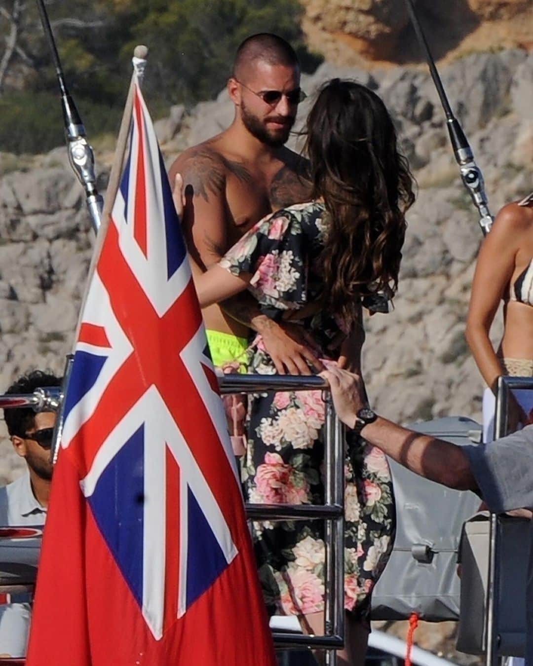 Just Jaredさんのインスタグラム写真 - (Just JaredInstagram)「@maluma packs on the PDA and puts his buff body on display with girlfriend @natalia while on vacation in Spain.  #Maluma #NataliaBarulich Photos: Backgrid」7月5日 21時45分 - justjared