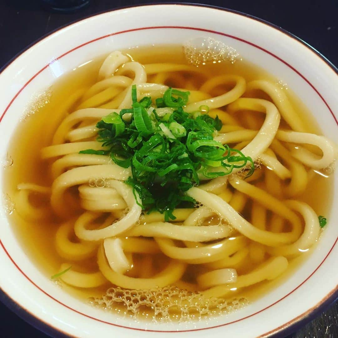 宮田麺児さんのインスタグラム写真 - (宮田麺児Instagram)「ミントのわざわざグルメでまたもや 京都綾部へ  綾部で 前回行った 竹松うどんに 立ち寄った！ 衝撃の旨さ  うどんは麺の長さ！！ 究極のラーメン鉢使ってくれてた！  綾部のわざわざグルメは必見！！ #ミント#わざわざグルメ#毎日放送#わざわざ#うどん#究極のラーメン鉢#京都#綾部#竹松うどん」7月5日 21時57分 - miyatamenji