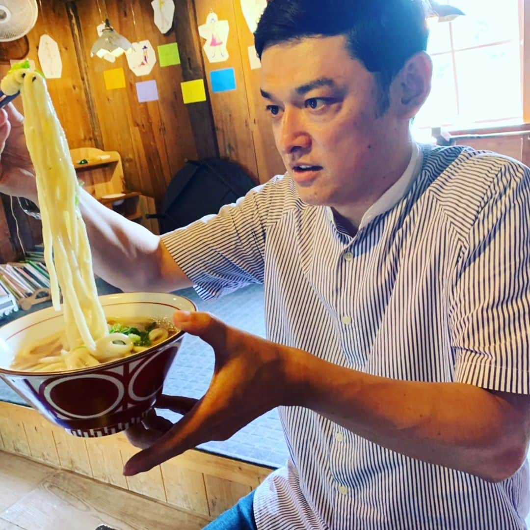 宮田麺児さんのインスタグラム写真 - (宮田麺児Instagram)「ミントのわざわざグルメでまたもや 京都綾部へ  綾部で 前回行った 竹松うどんに 立ち寄った！ 衝撃の旨さ  うどんは麺の長さ！！ 究極のラーメン鉢使ってくれてた！  綾部のわざわざグルメは必見！！ #ミント#わざわざグルメ#毎日放送#わざわざ#うどん#究極のラーメン鉢#京都#綾部#竹松うどん」7月5日 21時57分 - miyatamenji