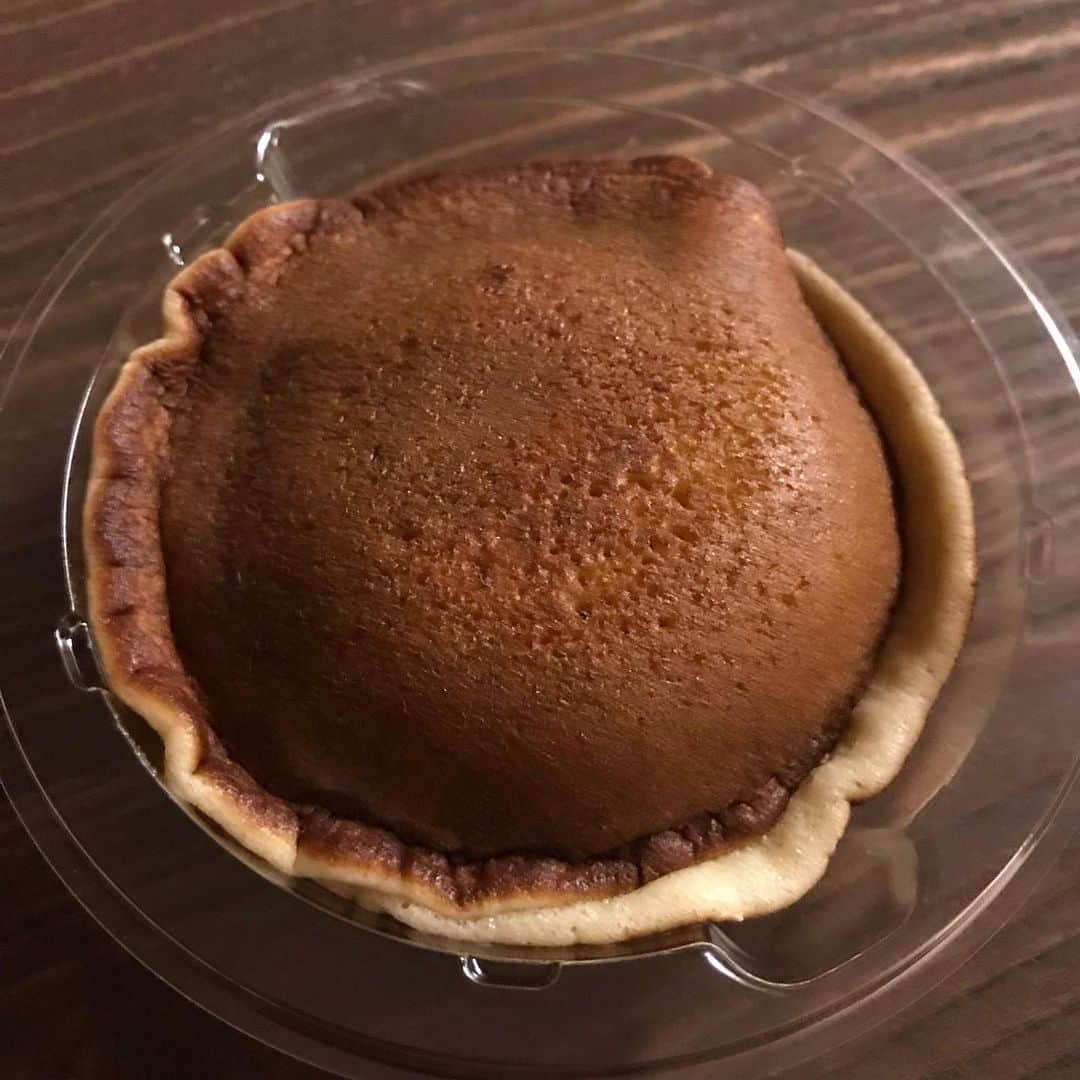 sioneのインスタグラム：「甘食がしおれたらこんな感じな気がする。。。 #lawson #lawsonスイーツ #uchicafe」