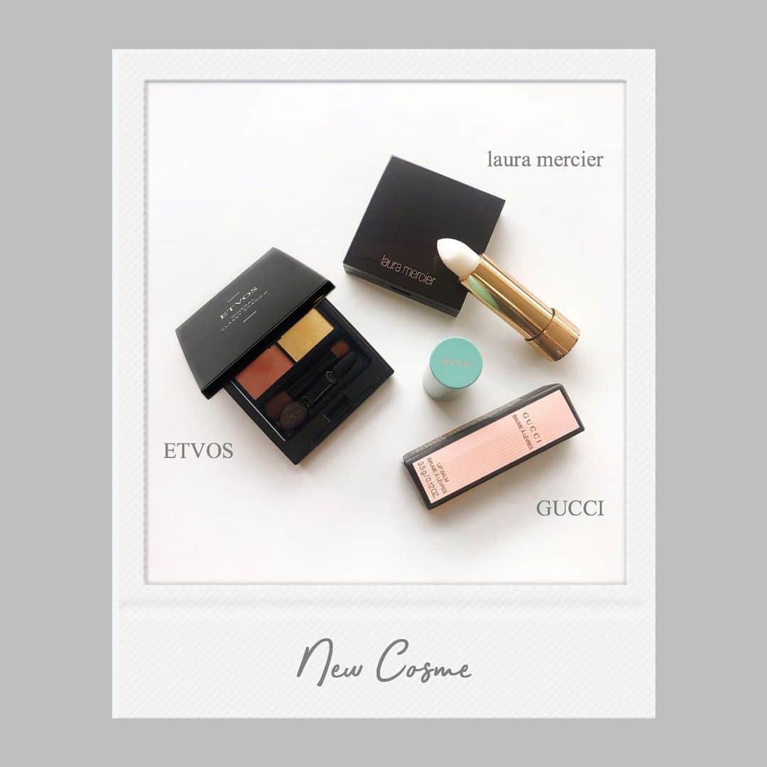のインスタグラム：「.﻿﻿﻿ ﻿﻿﻿ 最近のNewコスメたち💄﻿﻿﻿ ﻿﻿﻿ ﻿＿＿＿＿＿＿＿＿＿＿＿＿＿＿＿＿＿﻿﻿ ☑︎ #ETVOS﻿﻿﻿ ミネラルクラッシィシャドー﻿﻿﻿ / ビタミンソルベ﻿﻿﻿ ﻿﻿﻿ ☑︎ #lauramercier﻿﻿﻿ ブラッシュ カラー インフュージョン﻿﻿﻿ / 05 フレスコ﻿﻿﻿ ﻿﻿﻿ ☑︎ #GUCCI﻿﻿﻿ Baume à Lèvres﻿﻿﻿ / 1 JOSLYN CLAIR﻿﻿﻿ #日本未発売﻿﻿﻿ ﻿＿＿＿＿＿＿＿＿＿＿＿＿＿＿＿＿＿﻿﻿ ﻿﻿﻿ エトヴォスのシャドー、ビタミンソルベは夏にぴったりの明るいカラー✨下の目尻にイエロー入れるなんて考えられなかったけど、つけてみたら意外と自然でこれからたくさん使おうと思ってるシャドーさん♪﻿﻿﻿ ﻿﻿﻿ ローラメルシエのチークはエリーにオススメされて購入(^^)﻿﻿﻿ 実はチーク苦手だったんだけど、このカラーはすごくナチュラルで使いやすくてつけるようになりました✨﻿﻿﻿ パウダーがすごく細かいから内側から発色するようなつけ心地らしい！﻿﻿﻿ ﻿﻿﻿ GUCCIのリップはお土産でもらったもの💄﻿﻿﻿ とってもかわいくて持ち歩いてるだけで嬉しい♡﻿﻿﻿ ﻿﻿﻿ ﻿﻿﻿ #エトヴォス #ローラメルシエ #グッチコスメ﻿﻿ #BaumeaLevres﻿ #guccilipstick #lauramercierblush #cosmetics #💄」