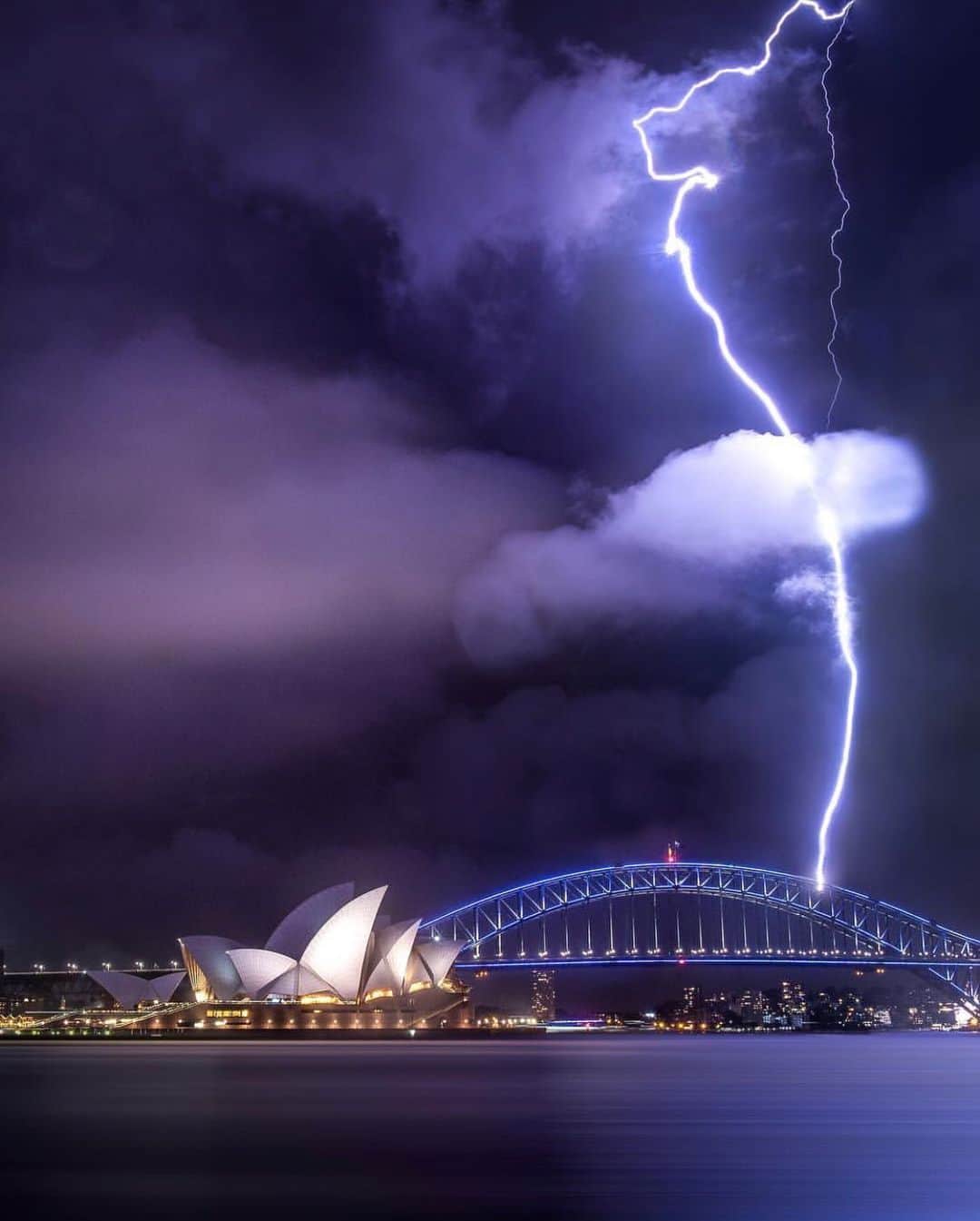 Canon Photographyさんのインスタグラム写真 - (Canon PhotographyInstagram)「Ever seen a lightning strike hit the Sydney Harbour Bridge? What a lucky shot!  Photography | @paulgolbachphotography  #sydeny #seeaustralia #visitsydney #visitnsw #lightning #thunderstorm #longexposure」7月5日 21時58分 - cpcollectives