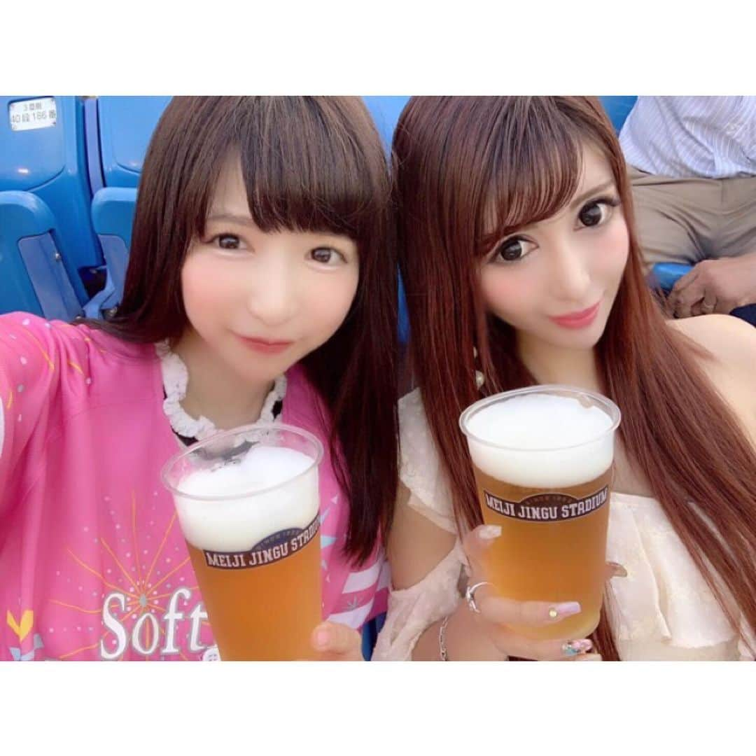 水輝聖羅さんのインスタグラム写真 - (水輝聖羅Instagram)「. . この前♥️💗♥️ . . 初💗💗神宮球場に野球観戦に行ってきましたぁ〜🥰💗⚾️💗💕 . . だ〜いすきな💓💓ソフトバンクホークス💛🆚ヤクルトスワローズ💚交流戦🧸♥️✨♥️ . .  だいすきなもえあずちゃんとっ🥺🥺💞💞💞💞 . @moeazukitty 💗💗💗 . . あずちゃん💝めちゃくちゃかわゆくて性格までかわゆすぎてだ〜いすきなのっ🙈🥰💗💓💗 . . とりあえずビール🍻のんで〜💗💗💗からあげ食べて〜からの食べまくったょんっっ🥰🥰💓💓🎵🎵わら♥️♥️ . . 神宮ちょー楽しすぎたよぉぉ😍💓💗💓💗 . . 幸せ〜すぎたあっ🥺💗💗💗ありがとうっ🥰🙈💕💞💕💞 . . 野球観戦楽しすぎてやばたんっ🥰♥️⚾️♥️ . . あずにゃん😽また一緒にいこーね🥺🧸💝💝💝 . . お写真たくさんあるから2回にわけて投稿するね〜🙈🥰💗💗💗💗 . . #野球観戦 #神宮球場 #神宮 #meijijingustadium #野外 #球場 #球場グルメ #プロ野球 #野球 #野球女子 #交流戦 #福岡ソフトバンクホークス #ソフトバンクホークス #ソフトバンク #ホークス #ヤクルトスワローズ #ヤクルト #スワローズ #大食い #アイドル #ワンショルダー #ワンピース #onepiece #eimyistoire #eimy #エイミーイストワール #エイミー #夏コーデ #夏ワンピ #楽しすぎ 🧸♥️⚾️💗🧸♥️⚾️💗🧸♥️⚾️💗🧸♥️⚾️💗🧸♥️⚾️💗🧸♥️⚾️💗🧸♥️⚾️💗🧸♥️⚾️」7月5日 22時08分 - seira_mizuki