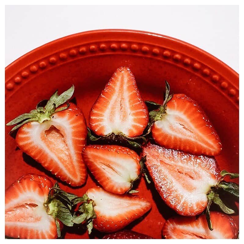 さんのインスタグラム写真 - (Instagram)「🇫🇷Juste un peu de rouge... 🇬🇧Just a little bit of red... #morgan #fashion #outfit #morgandetoi #fashioninspiration #lifestyle #redmood #strawberries #girlsquad #chicinthecity」7月5日 22時22分 - morgandetoiofficiel