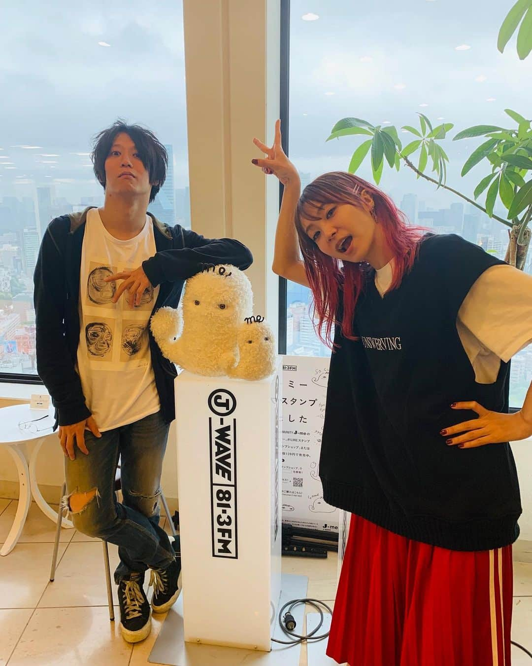 LiSAさんのインスタグラム写真 - (LiSAInstagram)「今夜23時からJ-WAVE様で、 「CLUB INTIMATE」 LiSA×田淵智也 （UNISON SQUARE GARDEN） で対談させていただきますっ☻もはや居酒屋みたいな温度感🏮絶対きいてねー☻  #jwave #radiko #clubintimate #unisonsquaregarden #田淵智也 #LiSA  https://www.j-wave.co.jp/original/clubintimate/」7月5日 22時20分 - xlisa_olivex