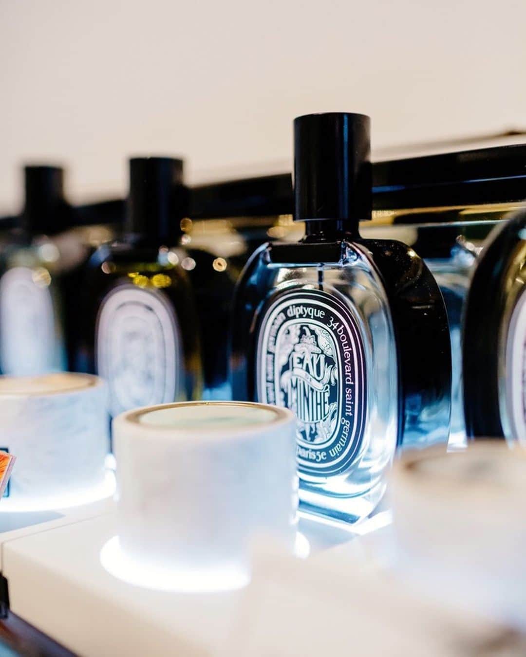 Club Monacoさんのインスタグラム写真 - (Club MonacoInstagram)「Out East this weekend? Celebrate the long weekend with a @diptyque candle from our Southampton pop-up. Yours with any purchase until July 7th. ✨」7月5日 22時30分 - clubmonaco