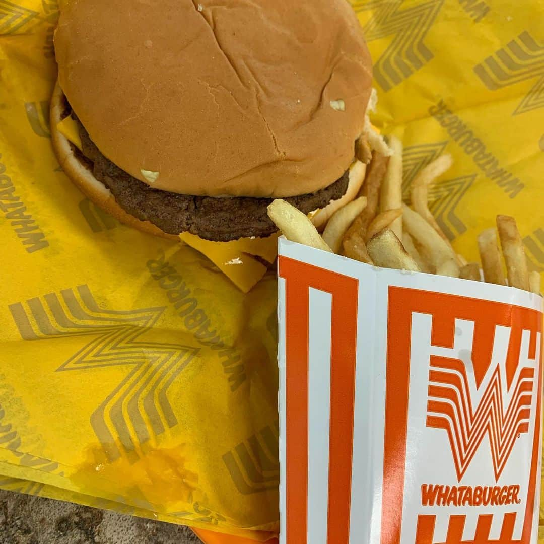 オカダ・カズチカさんのインスタグラム写真 - (オカダ・カズチカInstagram)「whataburger!」7月5日 22時39分 - rainmakerxokada