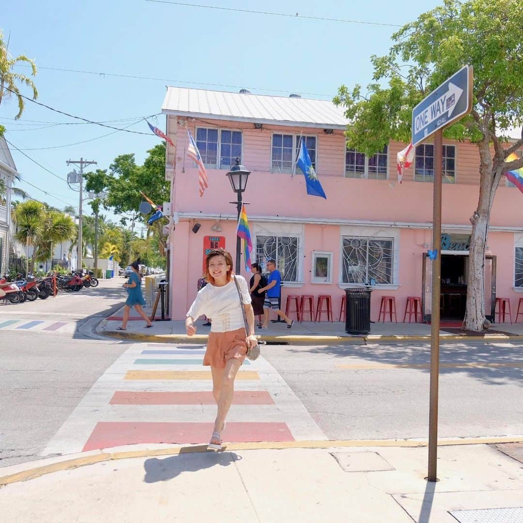 山崎千裕のインスタグラム：「#2019_jun #florida #miami #keywest #pastel #pink #pinkthem #tropicalisland  Photo by @inapoupou」