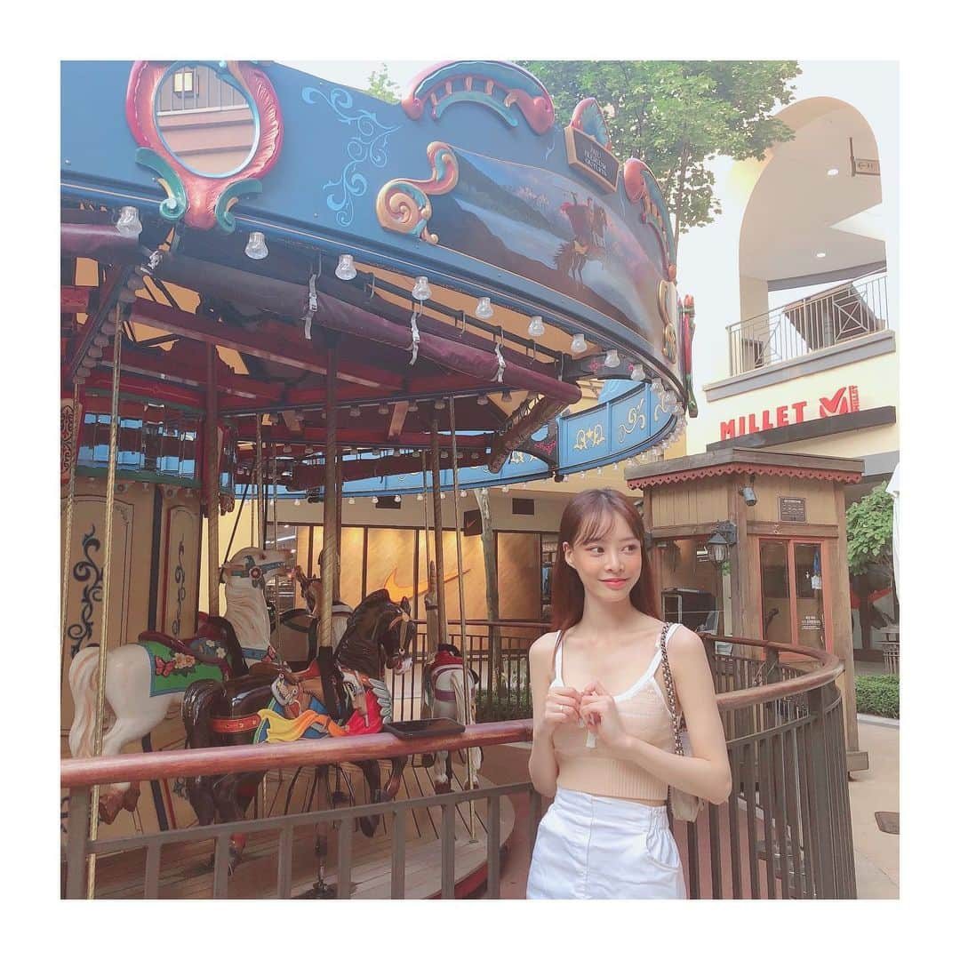 ユミンのインスタグラム：「🎠🎠💛」