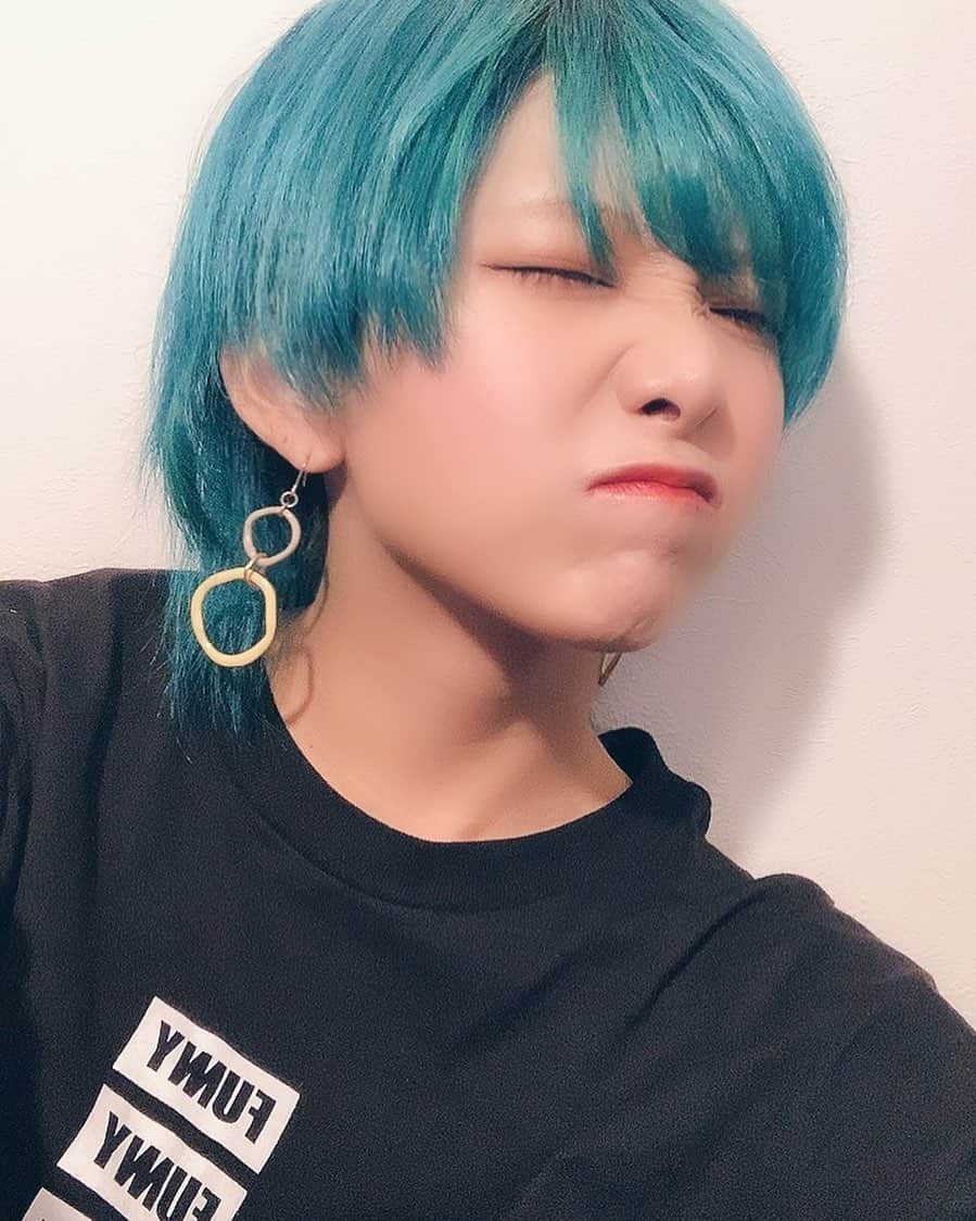 澁谷梓希さんのインスタグラム写真 - (澁谷梓希Instagram)「母に送った自撮り . . #selfie #instabeauty #haircolor #blue #turquoiseblue #japan #japanesegirl」7月5日 22時37分 - azk_s811