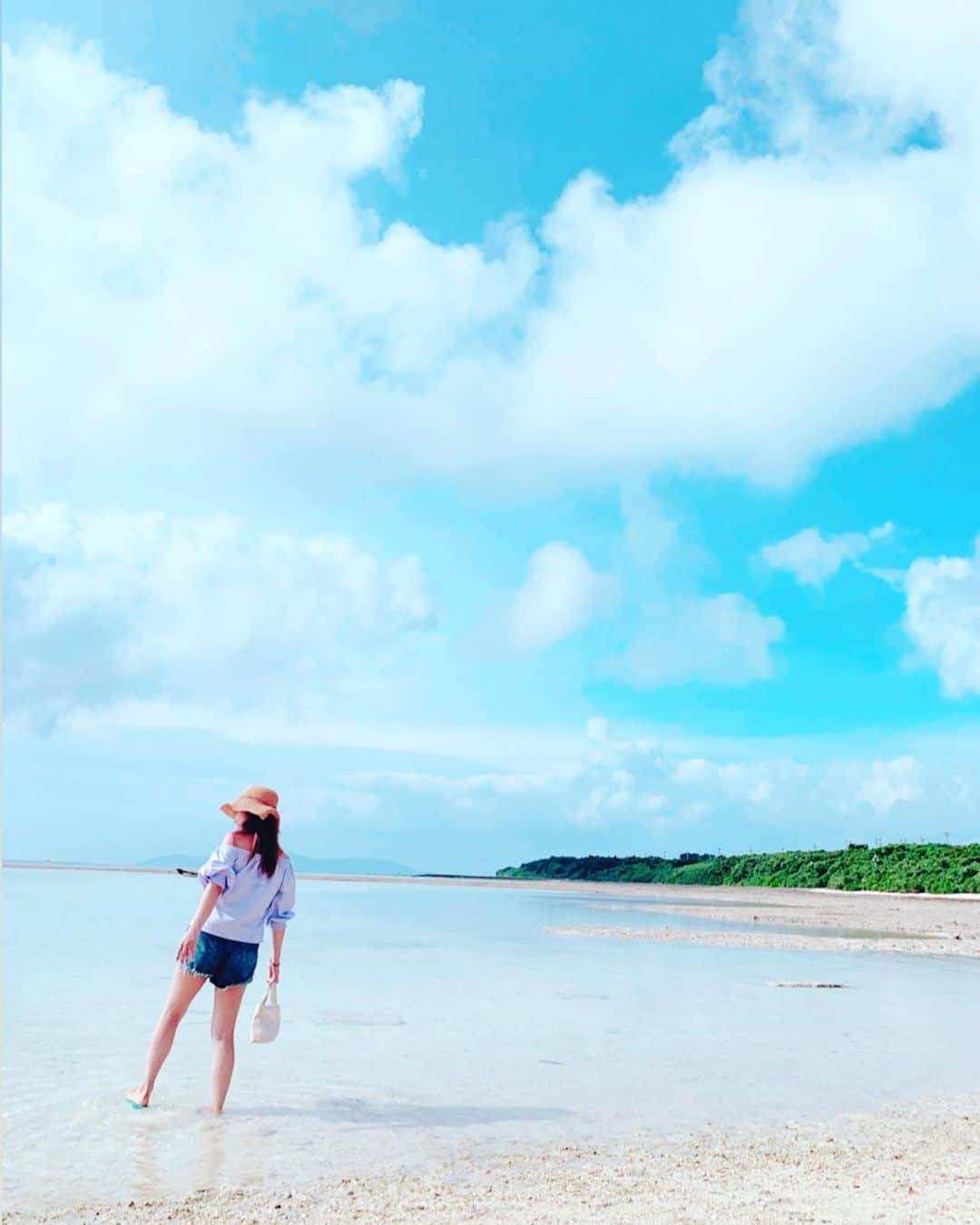 宏実のインスタグラム：「竹富島の思い出 -コンドイビーチ-  Memories in Taketomi island -Kondoi beach-」