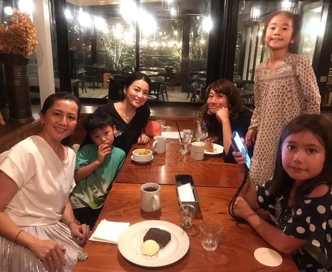 桃生亜希子のインスタグラム：「LAでLawyerをしているSuper mom のあこちゃんとパワフルな娘エミリーと1年ぶりの再会。  ワチャワチャだったけど、楽しかった😂  みんなの成長が毎年面白い○」