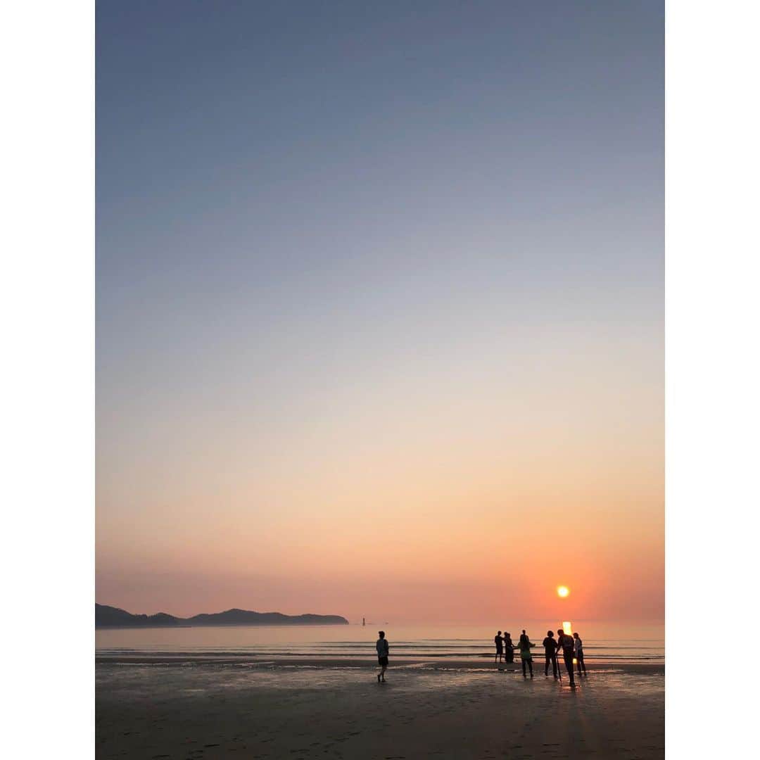 ジヒョク のインスタグラム：「sunset...」