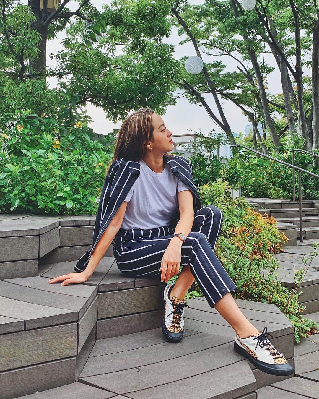 のインスタグラム：「7/10〜17で沖縄行きます🧚‍♀️ 今年もコロナフェス行けるのうれぴ🍻 まるまる1週間お休みいただきます🙇‍♂️ またたくさんの出会いや発見があるといいな〜！ 前回も博物館行ったり いろんな美味しいお店回ったり毎回満喫できてるけど もっと深く沖縄知りたーい！！！ いつかお仕事でも行けたらいいなぁと🙆‍♀️ 楽しみ〜っ🏊‍♀️✨ #pumavolcombillys #ootd #outfit #me #fashion #volcom #puma #ビリーズ #billys #volcom #volcomjapan #volcomwomens」