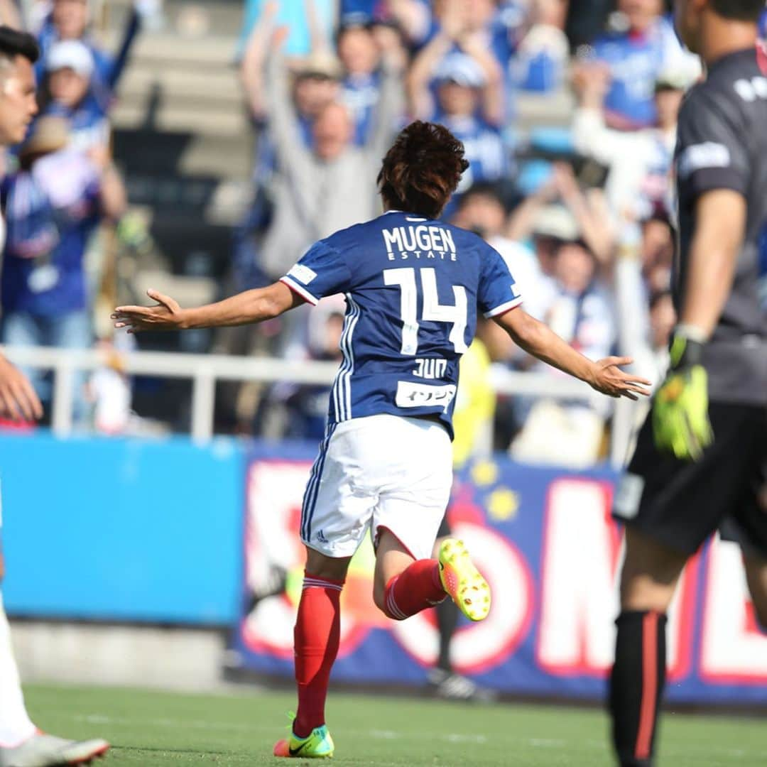 横浜F・マリノスさんのインスタグラム写真 - (横浜F・マリノスInstagram)「Bon voyage & best of luck to you AJ!! #fmarinos #天野純 #JunAmano #期限付き移籍」7月5日 23時07分 - yokohamaf.marinos