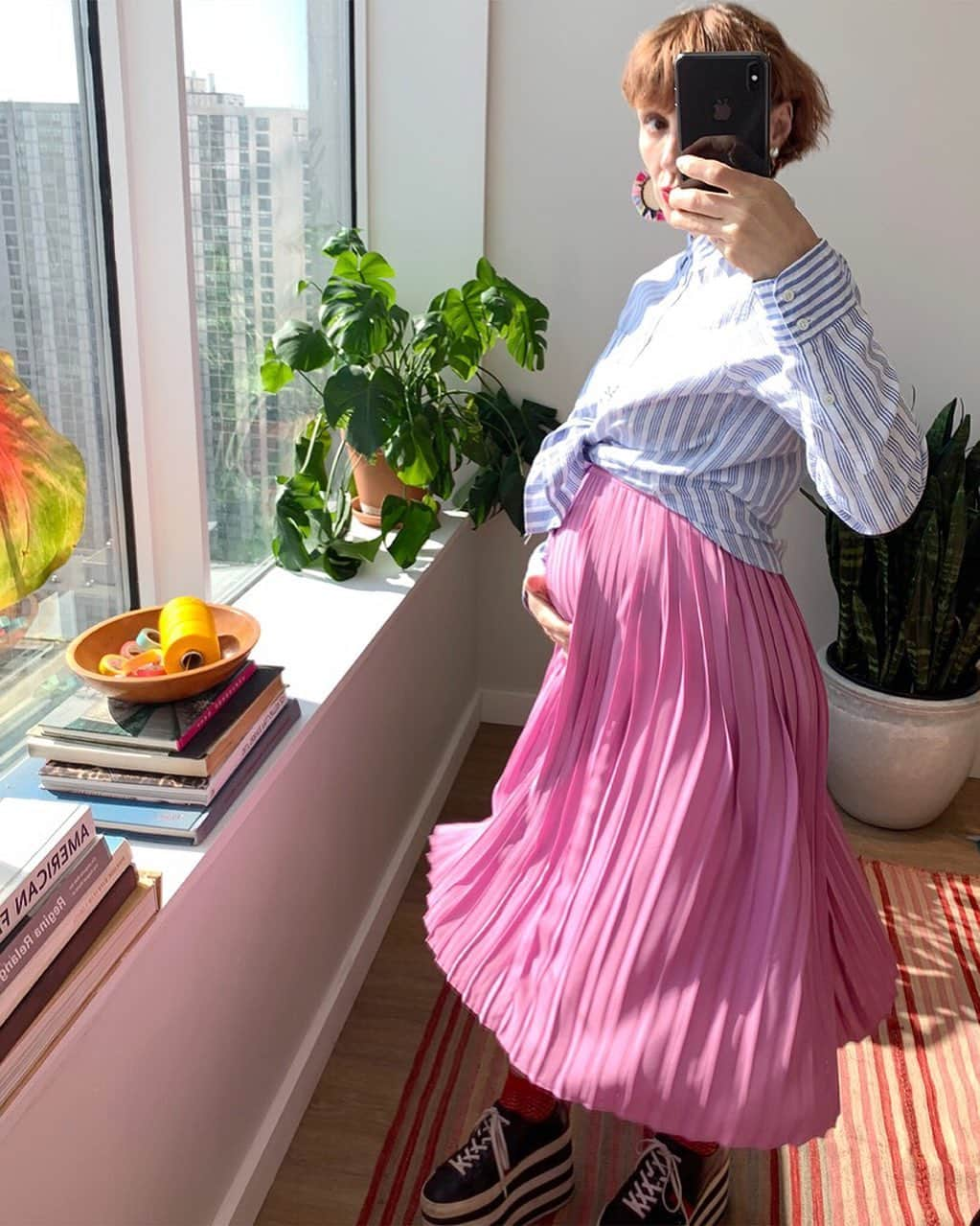 ジェイクルーさんのインスタグラム写真 - (ジェイクルーInstagram)「Pink pleats ✔️ Platform sneaks ✔️ Supercute baby bump ✔️ The J.Crew Selfie by Emma, our marketing & analytics project manager. Find her music & red lipstick tips in our story.」7月5日 23時09分 - jcrew