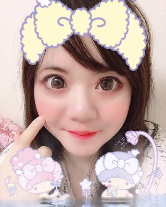 hoshizaki eriのインスタグラム：「. #BeautyPlus の可愛いフィルターに さいきん凄くはまってます✨🐈💗 こちらはキキララと一緒におふろタイム みたいな可愛いフィルターなの😌🍒🎀 . BeautyPlusには、 他にも可愛いフィルターや お役立ちの機能が沢山有るから ぜひぜひ 試してみてねー！💕🍀 . . #beautyplus #cameraapp #cameraappli #kilkilala #sanlio #pretty #愛用アプリ #愛用カメラアプリ #可愛いフィルター #pleaselikeit #likebackalways #followme #followback #相互フォロー #맞팔 #팔로미 #뷰티인스타 #셀스타그램 #셀카 #📷 @beautyplus_jp」