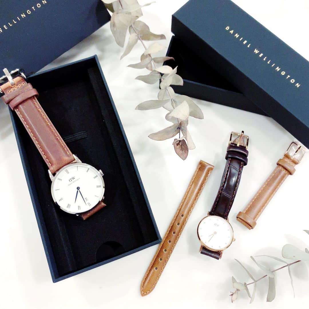 のインスタグラム：「青い針がとっても涼しげで海が似合いそうなおしゃれなDAPPER♡⌚︎ . 最近、薄茶色のレザーベルトにハマっていて… 手持ちのDWの時計の付け替え用に28mmのDURHAMのベルトもオーダーしました！ . すっかり定番となったダニエルウェリントン公式ページではDW夏期間限定キャンペーン開催中です! . ◆腕時計とストラップの購入で20％OFF◆ ◆対象腕時計の購入でストラップ無料◆ . さらに、キャンペーン中も併用可能な15％OFFクーポンコードを発行していただきました！ ↓↓ クーポンコード:kaori15 . #danielwellington  #dw  #手元くら部  #手元倶楽部  #時計  #腕時計  #watch  #kaorihappyroom」
