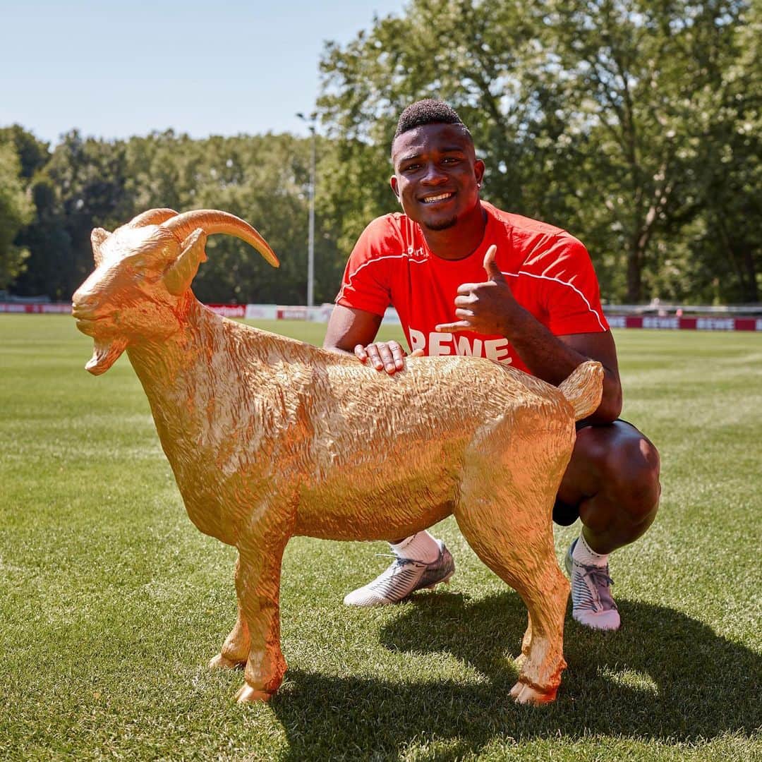 ジョン・コルドバのインスタグラム：「Liebe Fans! Vielen Dank für diese unglaubliche Auszeichnung. Es ehrt mich Spieler des Jahres beim FC geworden zu sein. Ich bedanke mich bei meinen Mitspielern, Trainern und beim ganzen Verein. Freue mich auf diese Saison!!!! @fckoeln ⚽️💪🏾」