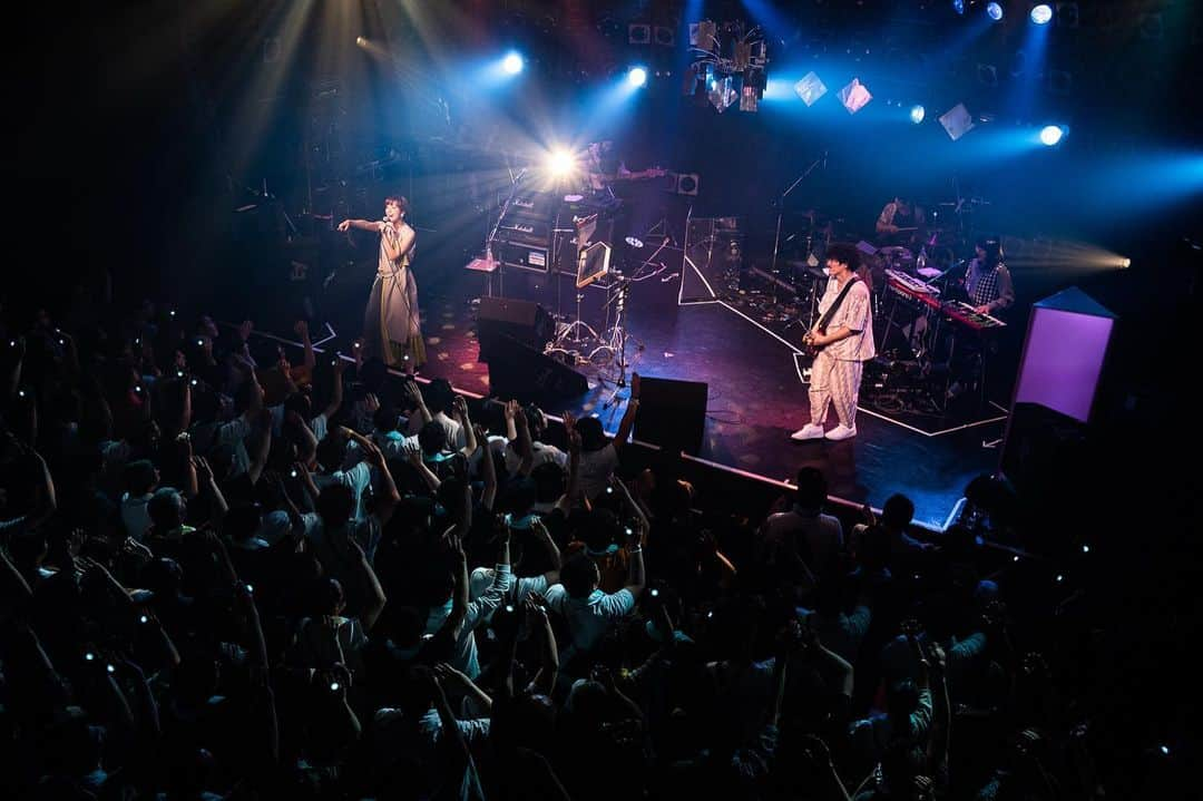 moumoonさんのインスタグラム写真 - (moumoonInstagram)「. いよいよ明日7/6は埼玉で「moumoon live tour 2019 -NEWMOON-」ファイナル!! 光に満ちた、最高の夜にしましょう♪ . 先行物販：14:30〜 FCブース：14:30〜 . #moumoon #NEWMOON #ThankyouSoldout #ツアーよ終わらないで」7月5日 23時27分 - moumoon_jpn