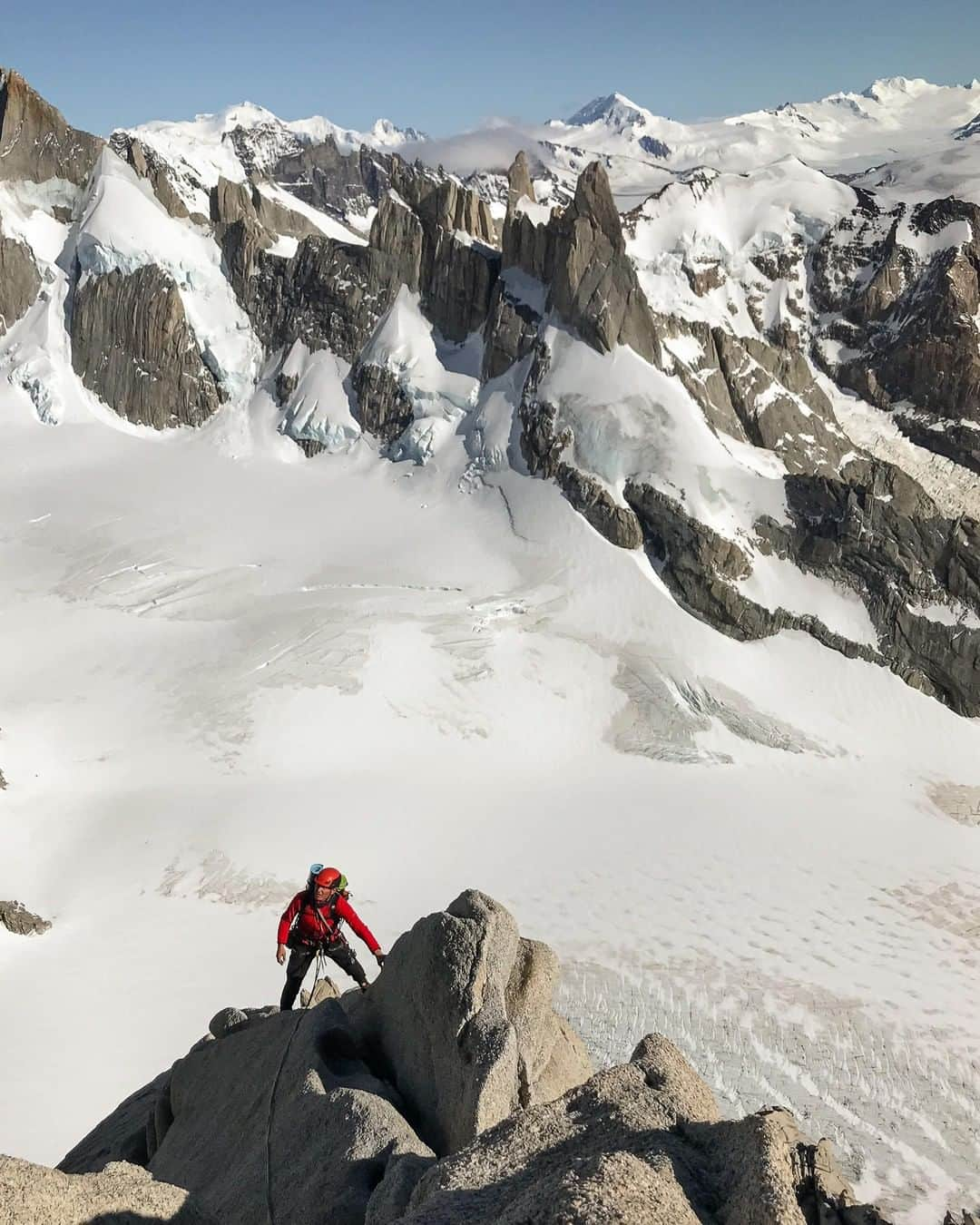 Mammutさんのインスタグラム写真 - (MammutInstagram)「Two routes in Cochamó, ("Manos del dia" and "En la presencia de mi padre") one of them 1600m long, the Afanasieff route to the top of the Fitzroy and a new line in the Valle del Monstruo in Cochamó - all of this in just three weeks! Mammut Spain athlete Albert Segura fulfilled his dream of a perfect trip to Patagonia. 📷: Santi Valerga #mammut_swiss1862 #climbing  #mountainstories #rockclimbing」7月5日 23時30分 - mammut_swiss1862