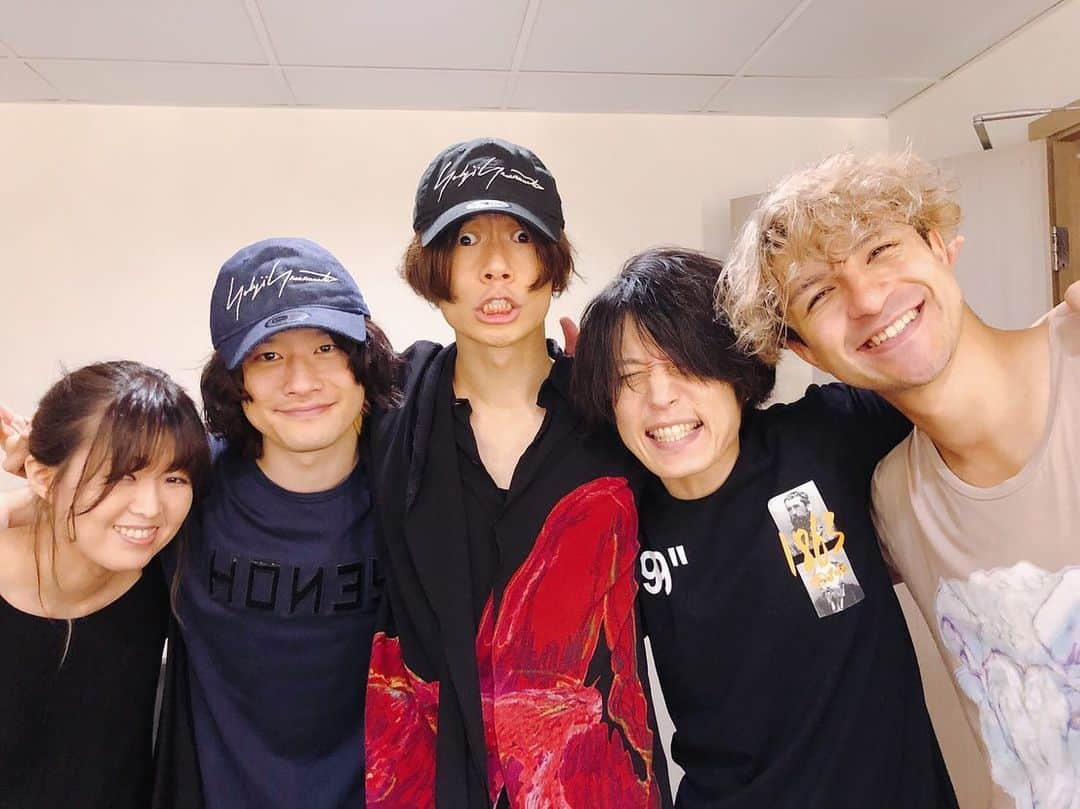 [ALEXANDROS]さんのインスタグラム写真 - ([ALEXANDROS]Instagram)「香港🤣🎉﻿ 言葉になりません。﻿ 最高。﻿ ありがとう。﻿ ﻿ 多謝！！﻿ ﻿ 洋平﻿ ﻿ #alexandros﻿ #sleeplessinhongkong﻿」7月5日 23時41分 - alexandros_official_insta