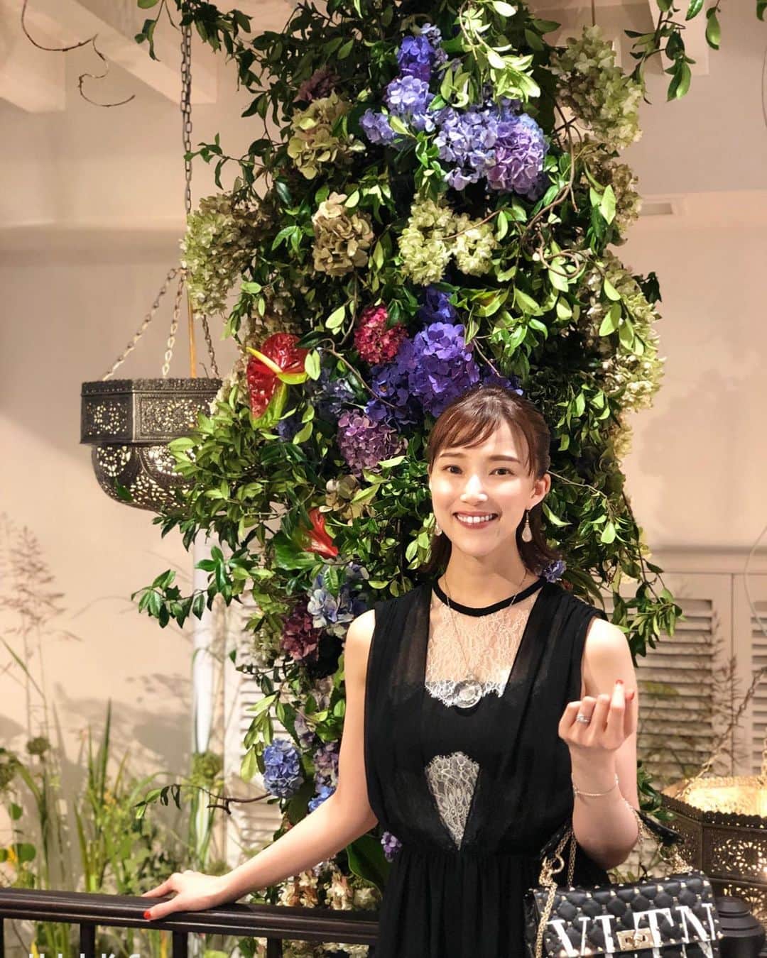 彩星りおんのインスタグラム：「知り合いのパーティーにお招きいただきました👗﻿ インテリア、内装、お食事全てに拘りの詰まった素敵な空間で心身ともに癒されてきました🌳☺️﻿ ﻿ 皆さま、良い週末を!!﻿ ﻿ Have a nice weekend everyone ;)﻿ ﻿ #tgif﻿ #はなきん﻿ #tokyo #そういや前髪切りました」