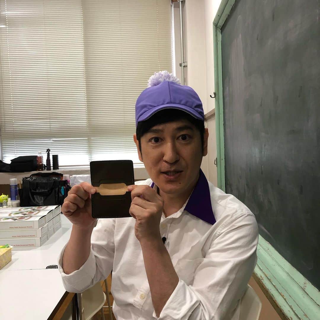 のインスタグラム：「私の作ったレザーアイテムがココリコ田中さんとヒャダインさんの手に渡りました‼︎何故かは「きらめけ！デンパッパ」を見てね‼︎ ［ON AIR］7月6日(土)22:30〜23:00  https://kawaiian.tv/program/dempappa/  #きらめけデンパッパ #kawaiiantv #レザークラフト  #アメカジボーイズ  #amecajiboys  #アメカジ  #アメカジ散策」
