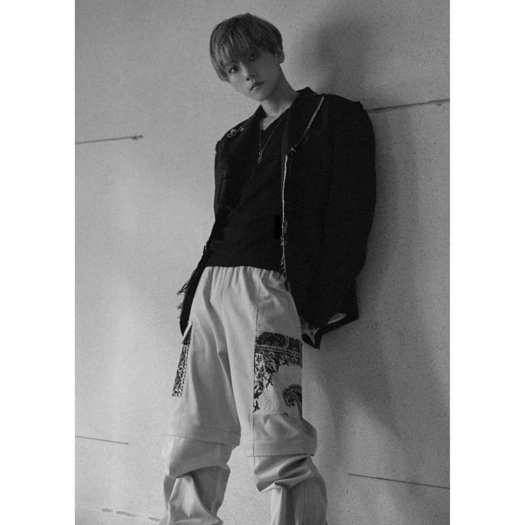 EXOさんのインスタグラム写真 - (EXOInstagram)「백현 BAEKHYUN The 1st Mini Album ‘City Lights’ - 🎧 2019.07.10. 6PM (KST) 👉 http://baekhyun.smtown.com/ - #백현 #BAEKHYUN @baekhyunee_exo #엑소 #EXO #weareoneEXO #CityLights #UNVillage」7月6日 0時00分 - weareone.exo