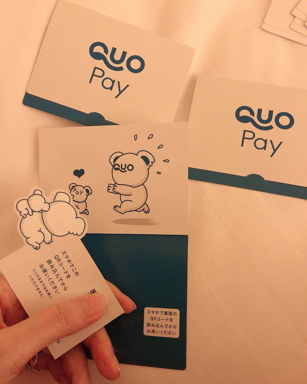 杉原杏璃さんのインスタグラム写真 - (杉原杏璃Instagram)「QUOカードの世界！  QUOカードの会社で対談と撮影をしてました！！ QUOカードってオリジナルのメッセージを入れたり、自分の似顔絵でデザインしたり。。。 個人でもオリジナルが作れるんですって(^^)✨ これは既存であるデザインですが、季節のQUOカードもあるから 今年は、残暑見舞い  これを送ろうと思って(^^)✨ 夏らしくていいよね🎐  私、ついこの間まで  これは知らなかったんですが  QUO Pay 使えば URLでメールとかSNSで送れちゃうから  広島の離れてる甥っ子にもメッセージ入れて送れちゃうんですって  お祝いの時とかにQUO Pay使おうと思って  いい事沢山教えていただきました♪  そして 大阪についたところです🤚  明日は 楽天証券さんのイベントです！  イベント後に私の株本の発売もあります(^^) #japan  #LOVE  #love  #instagood  #YOLO  #new  #look  #follow  #happy  #fun  #funny 　#smile  #beauty  #swag  #girl  #girls  #me  #fashion  #アンラブ  #グラビア  #アイドル  #グラドル  #グラビアアイドル  #anrisugihara  #杉原杏璃  #QUOカード」7月6日 0時02分 - anri.sugihara.anri