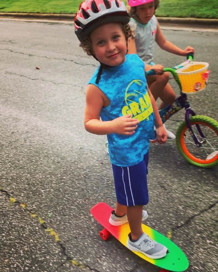 ブリット・ニコルのインスタグラム：「From the scooter to the board! “ ok that’s gettin fast “ haha! Love this boy 🤙🏼 @xgames here we come !」