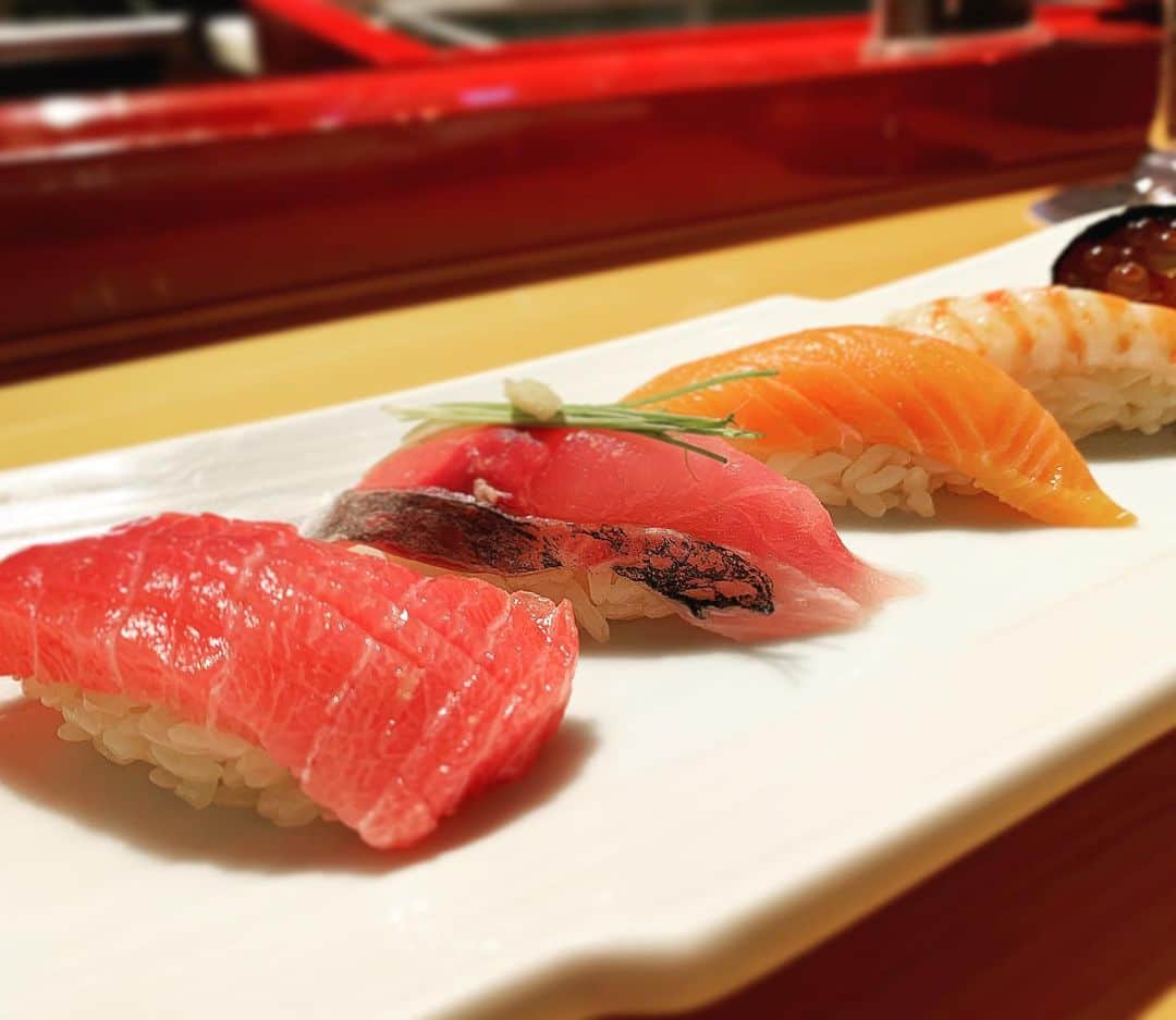 YOICHIのインスタグラム：「#寿司 #おすし #お寿司 #🍣 #寿 #広島 #社員旅行 #旅行 #シェラトン #ホテル #全種類食べてみた #コンプリート」