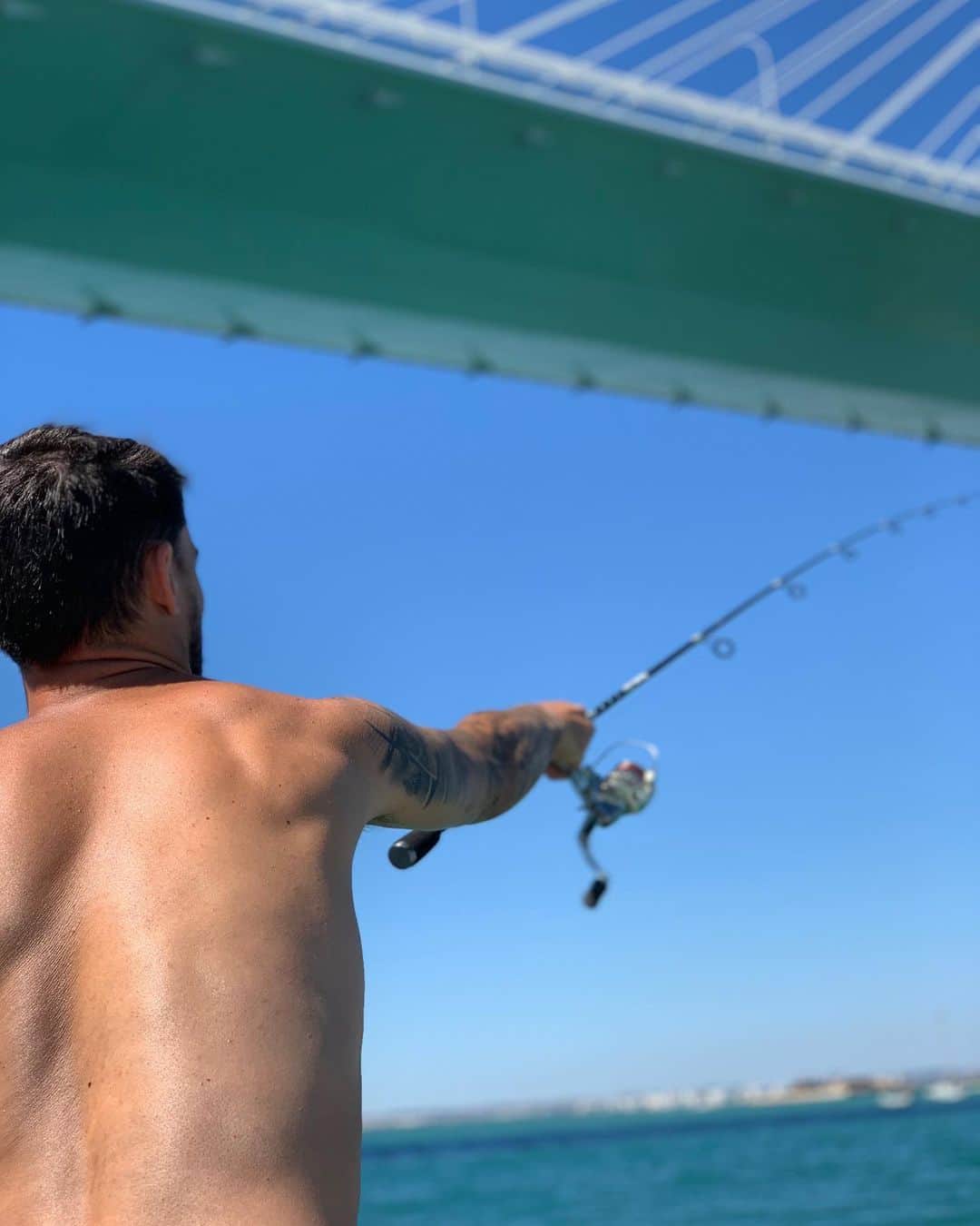 ヘスス・フェルナンデス・サエスのインスタグラム：「Hoy día de pesca 🎣 🚤」