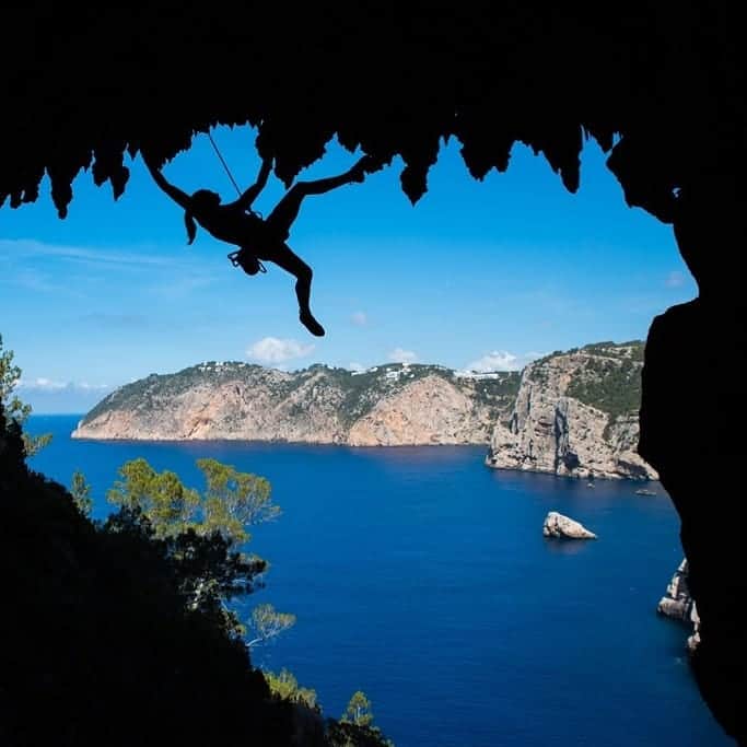 カタリーナ・ザーヴァインさんのインスタグラム写真 - (カタリーナ・ザーヴァインInstagram)「It's summer holidays😀💖🙌 Have you planned any trips? What about Ibiza? I recently got to spent a week on the party-island and checked out some climbing areas there with @jorgverhoeven and @tobias_lanzanasto. In my next posts I'll provide some climbing infos, beta and tricks. So stay tuned😊😉 . . Pic by @tobias_lanzanasto  #climbing #ibiza #summertime #outdooractivity #itsgreatoutthere #accesstheinaccessible #foryourmountain #islandlife #climbing_pictures_of_instagram」7月6日 0時32分 - katha_saurwein
