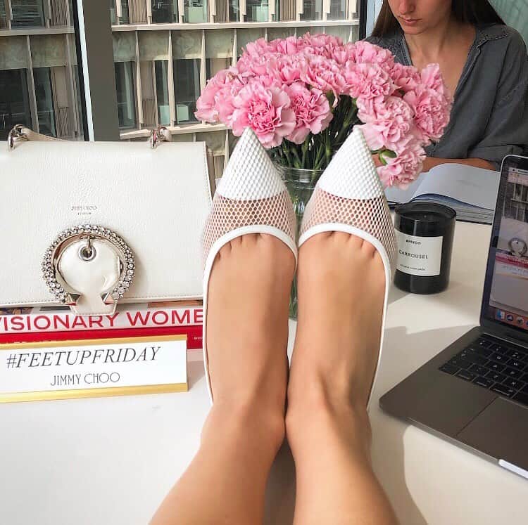 Jimmy Chooさんのインスタグラム写真 - (Jimmy ChooInstagram)「Our FETTO slingbacks featuring mesh detail and kick back heel are the perfect choice for summer #FeetUpFriday 📷 @gabrielehackworthy」7月6日 1時00分 - jimmychoo