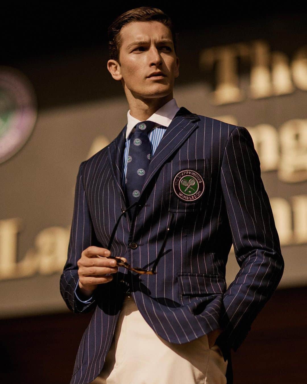 Polo Ralph Laurenさんのインスタグラム写真 - (Polo Ralph LaurenInstagram)「Polo Ralph Lauren is on every grass court at Wimbledon. Our designs are the official uniforms worn by Centre Court’s umpires and ball girls and boys.  Explore more about Wimbledon at RalphLauren.com  #Wimbledon #PoloRLStyle」7月6日 0時53分 - poloralphlauren