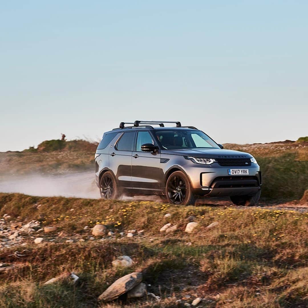 Land Roverさんのインスタグラム写真 - (Land RoverInstagram)「Leave boredom in the dust on your adventures with the ingenious versatility of the #LandRover #Discovery. Search 'Land Rover Discovery test drive' to book now.  #4x4 #Adventure #Carsofinstagram #Instacar #SUV #CarLifestyle #Holiday #Travel #Exploring #Exploration」7月6日 1時01分 - landrover