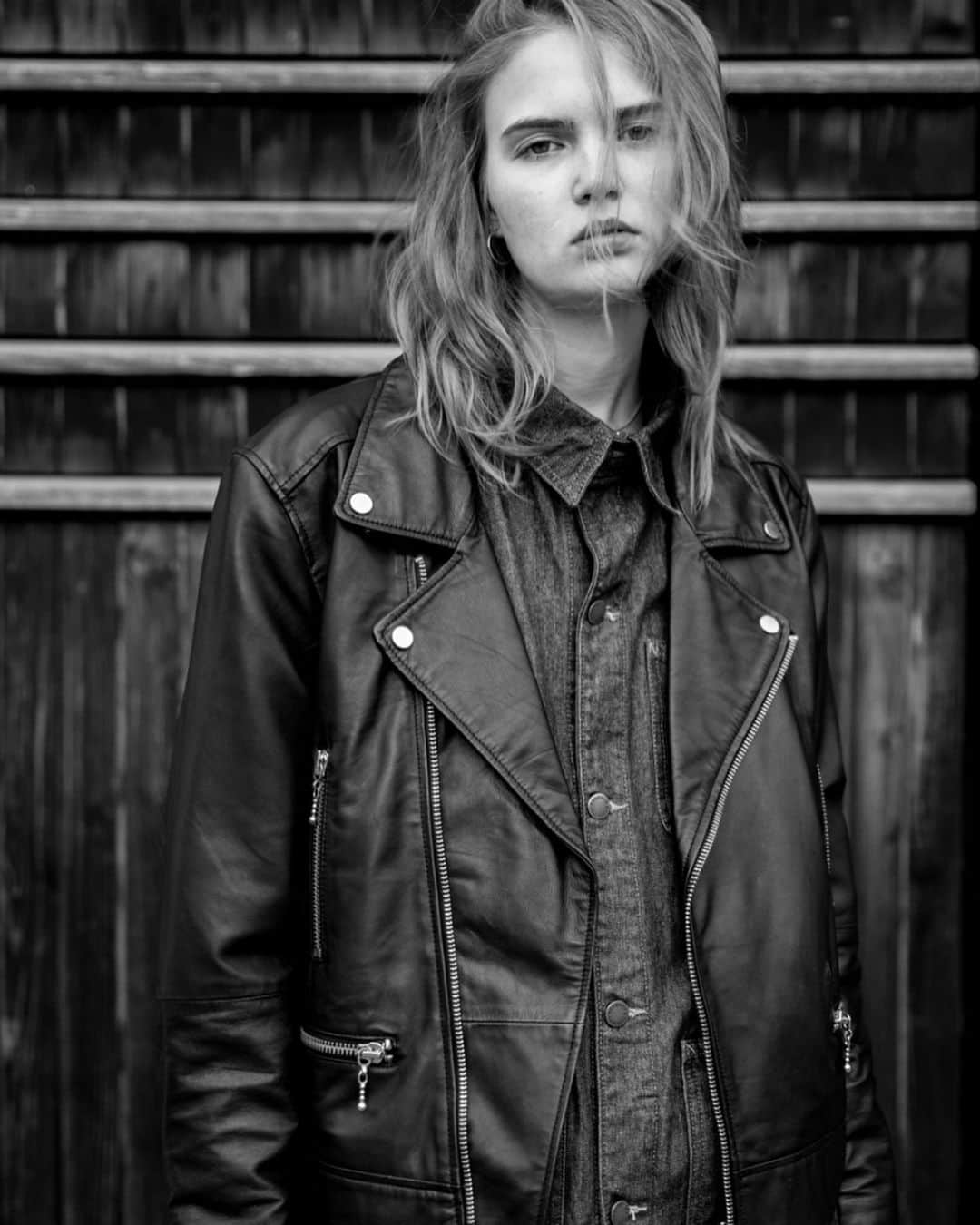 のインスタグラム：「Denim Noir in Berlin @selvedgerun • @vvedenskayaa • Made 100% in the USA with @lckingmfg Bristol, Tennessee. • • • Leather jacket by @deadwood • Berlin Visual Diary by @eevasuutari for Krammer & Stoudt • • #fucktariffs #shopresponsibly #americanheritage #krammerstoudt #selvedgerun #theessentialcollection #theksway #denim #noir #Berlin #Germany」