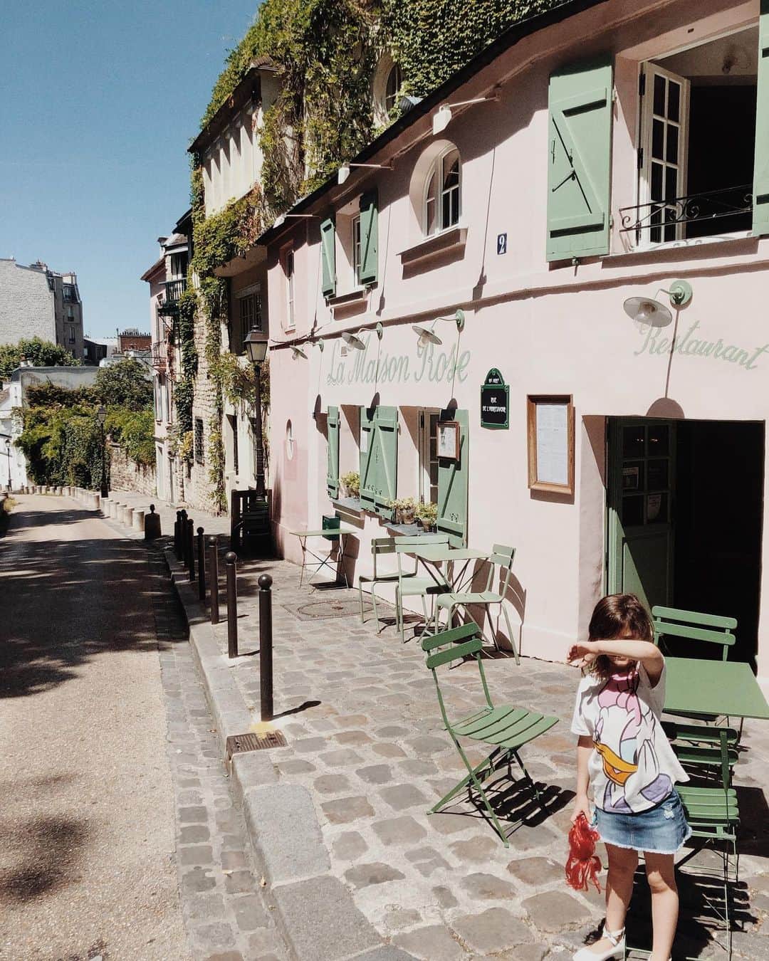 ジュリア・レストイン・ロイトフェルドさんのインスタグラム写真 - (ジュリア・レストイン・ロイトフェルドInstagram)「Tourists for a day. Postcards from Paris with love 💌 #romynicole #paris #summer2019」7月6日 1時18分 - juliarestoinroitfeld