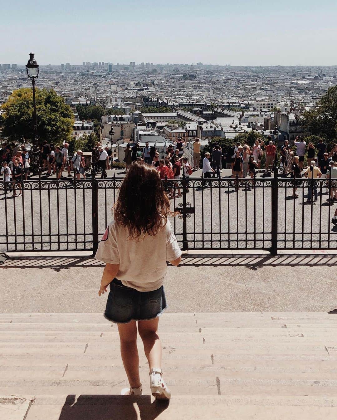 ジュリア・レストイン・ロイトフェルドさんのインスタグラム写真 - (ジュリア・レストイン・ロイトフェルドInstagram)「Tourists for a day. Postcards from Paris with love 💌 #romynicole #paris #summer2019」7月6日 1時18分 - juliarestoinroitfeld