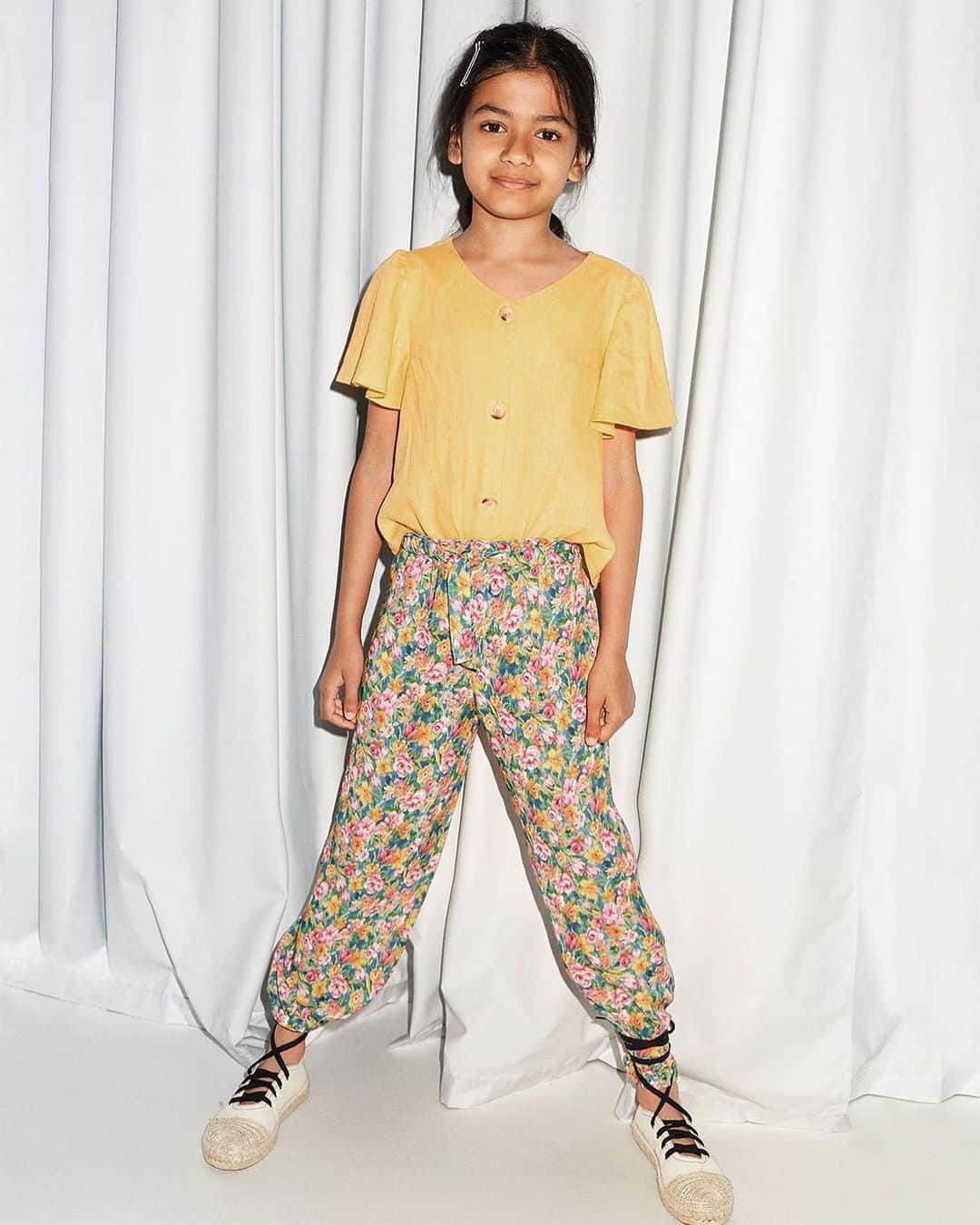 ZARAさんのインスタグラム写真 - (ZARAInstagram)「Discover our new @zarakids collection! Flowy trousers with floral print.」7月6日 1時18分 - zara