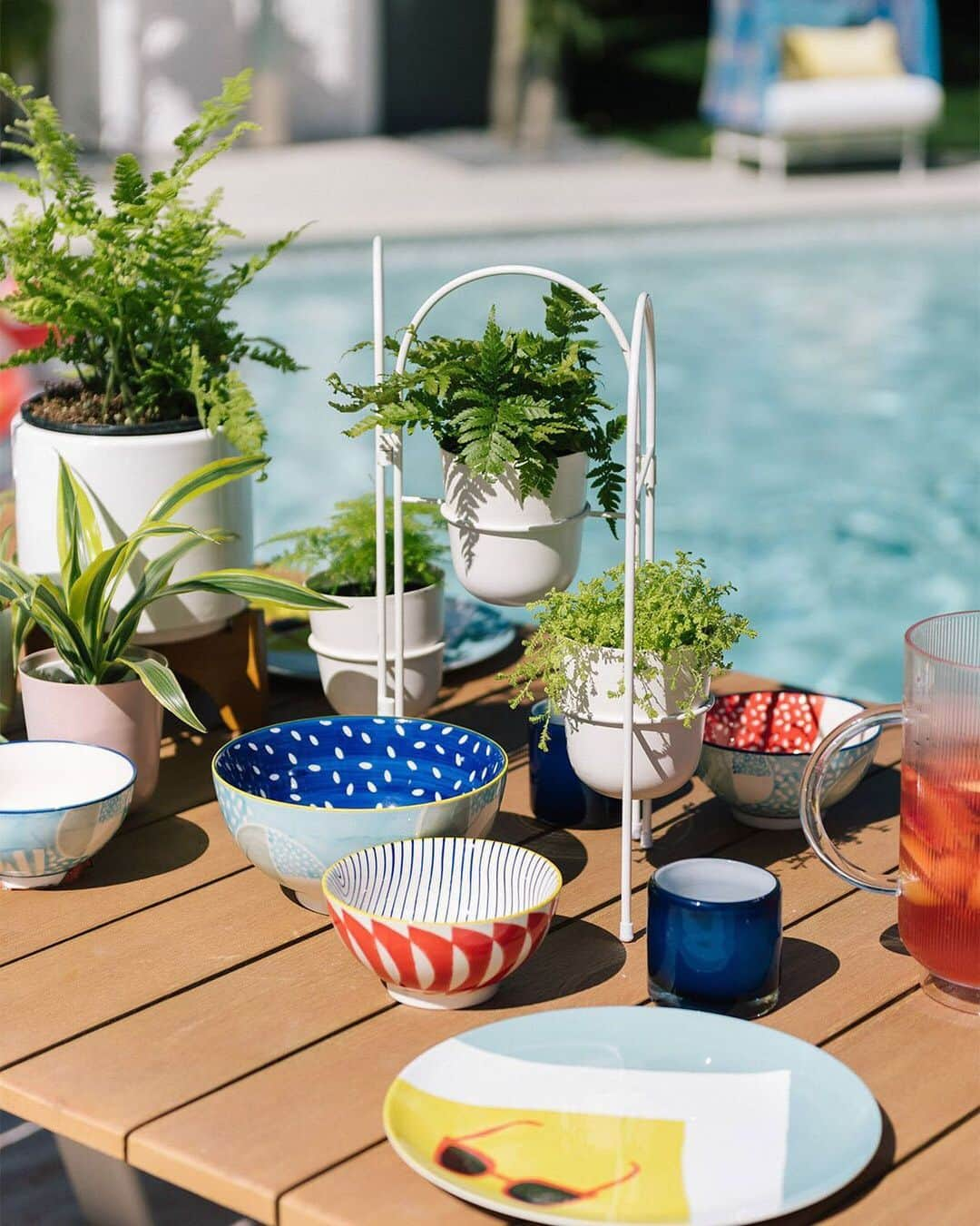 west elmさんのインスタグラム写真 - (west elmInstagram)「Where #fairtradefriday meets the great outdoors. 😎☀️ Our Portico Collection of planters are all @fairtradecertified! Do good while looking good + shop #fairtrade for your next ourdoor party! #shopfairtrade #lookgooddogood #powerofyourpurchase #fairtradeusa #outdoorentertaining」7月6日 1時18分 - westelm