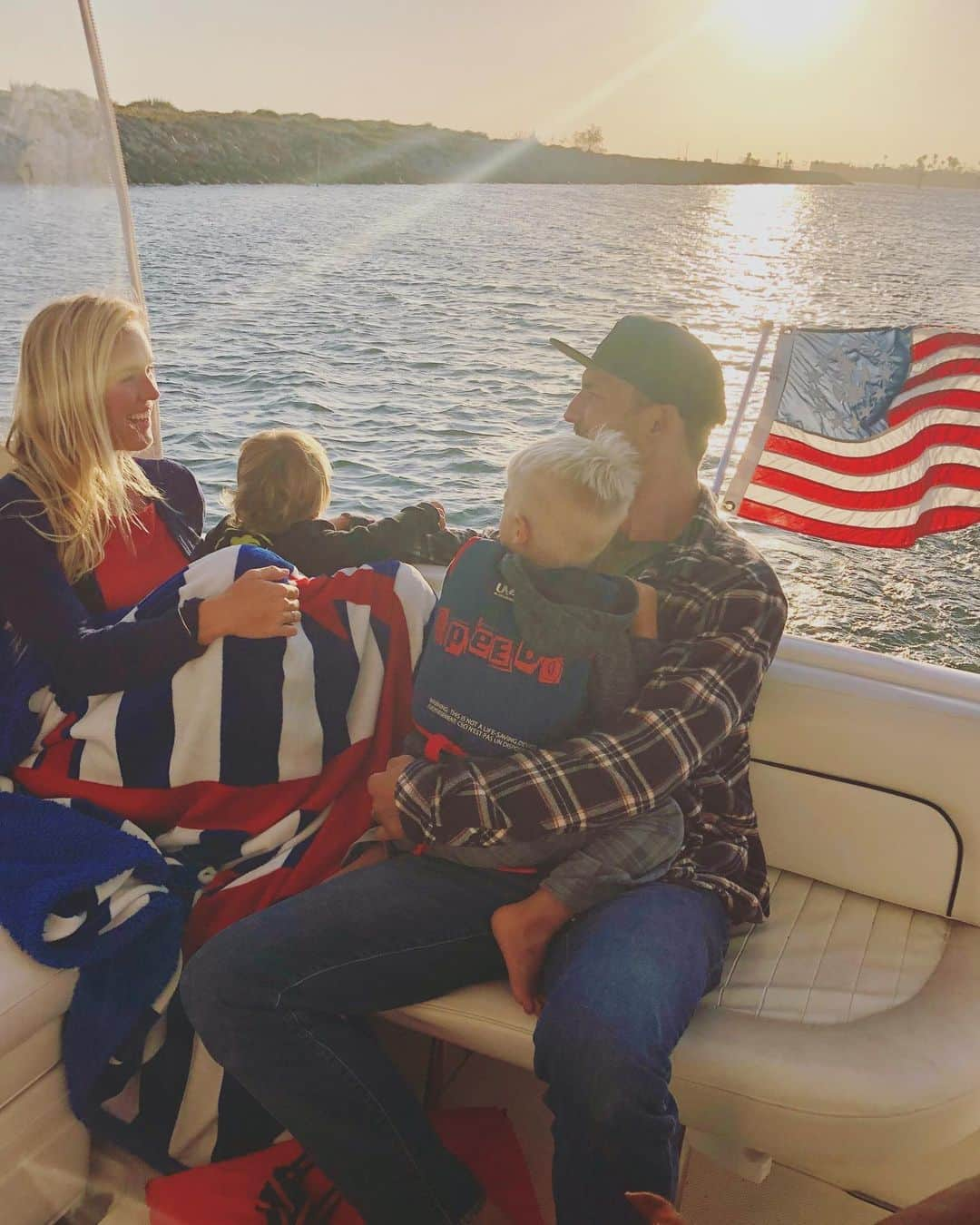 Bethany Hamiltonさんのインスタグラム写真 - (Bethany HamiltonInstagram)「Hope you all had a great Independence day! 🇺🇸」7月6日 1時35分 - bethanyhamilton