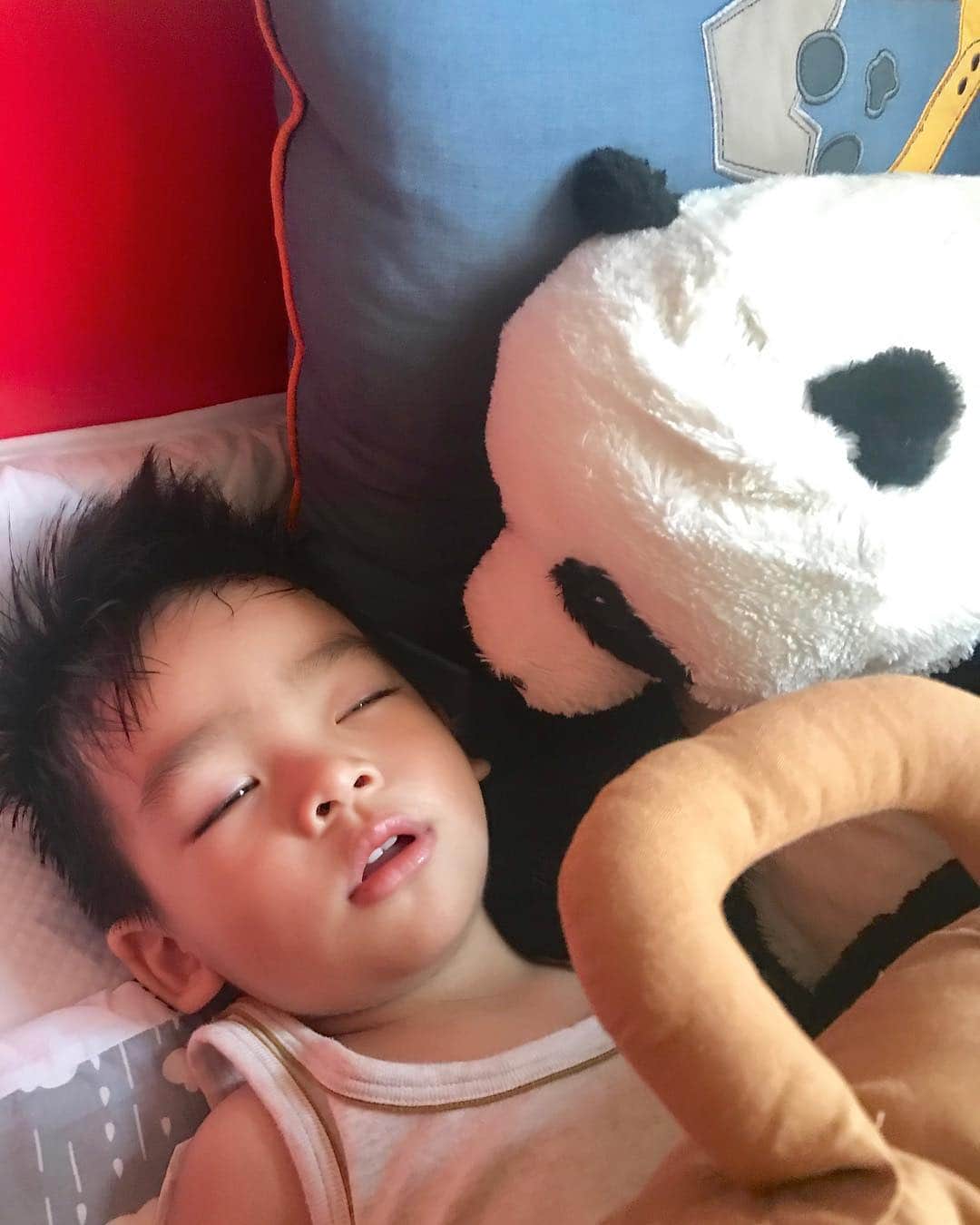 のインスタグラム：「先週息子が熱かかって、それから、私にもうつっちゃって💀大変大変な二週間でした！やっと元気になったよー😭健康な子は一番楽しいよね❤︎」